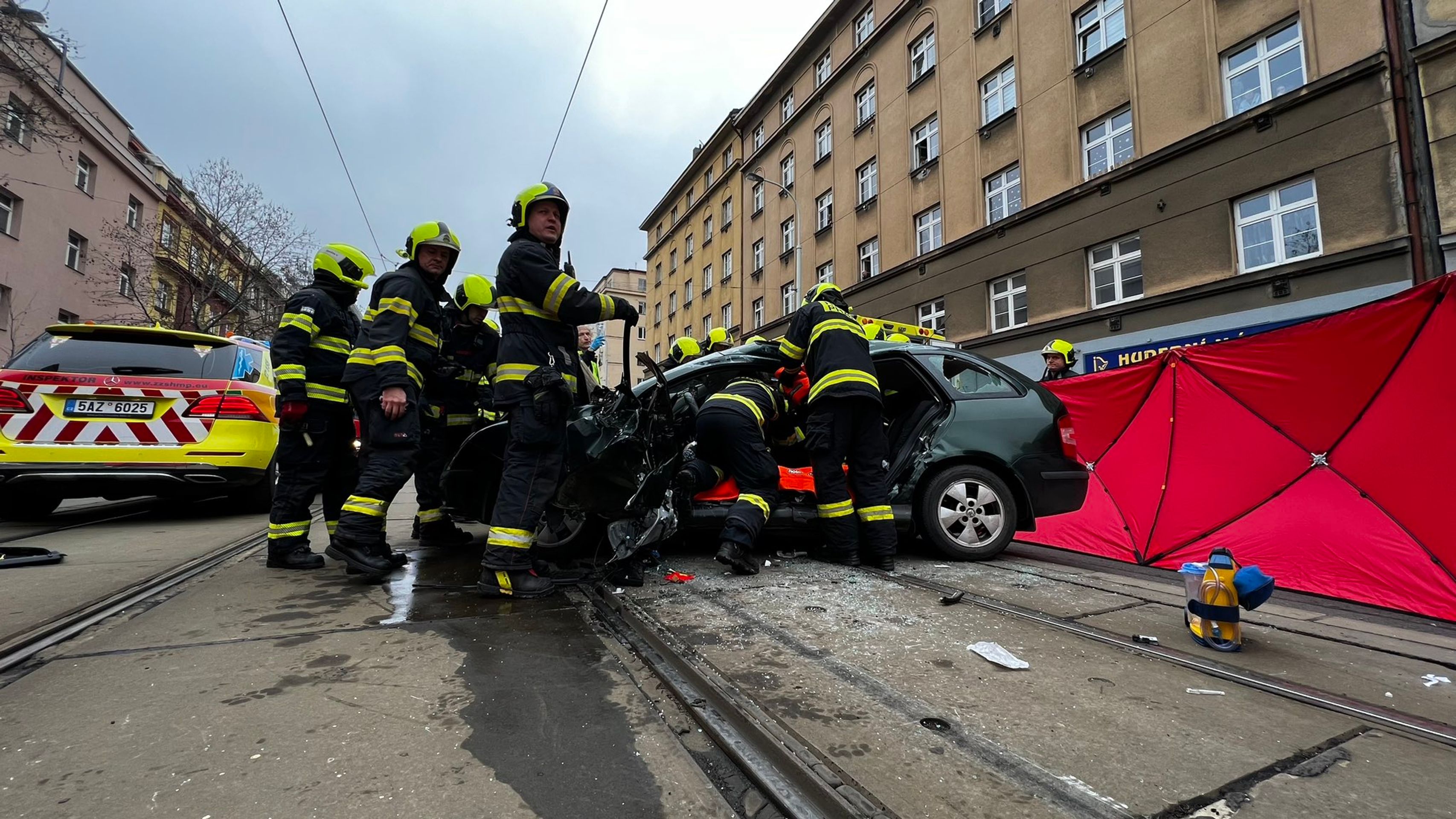 Dopravní nehoda v Koněvově ulici v Praze - Dopravní nehoda v Koněvově ulici v Praze (4/7)