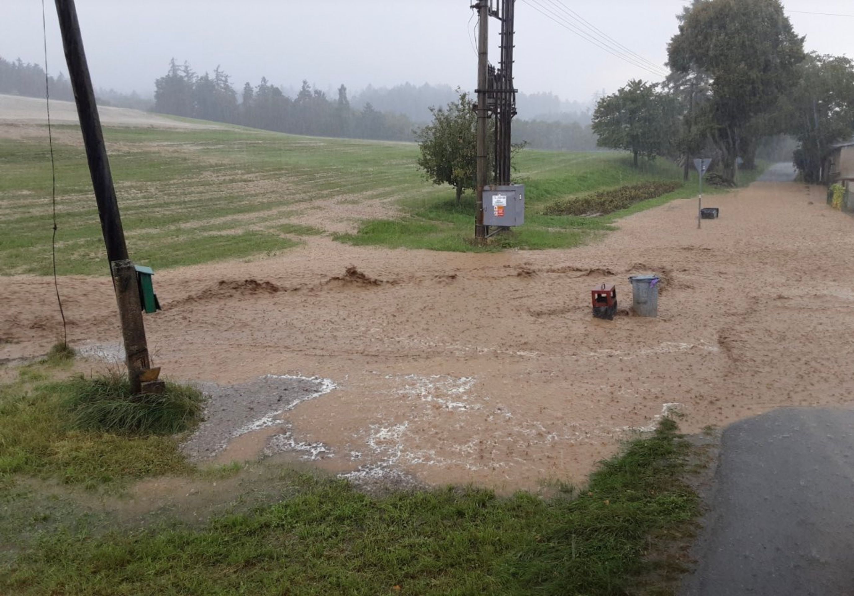 Bouře na Prostějovsku - Přes Moravu se přehnaly silné bouřky (10/11)