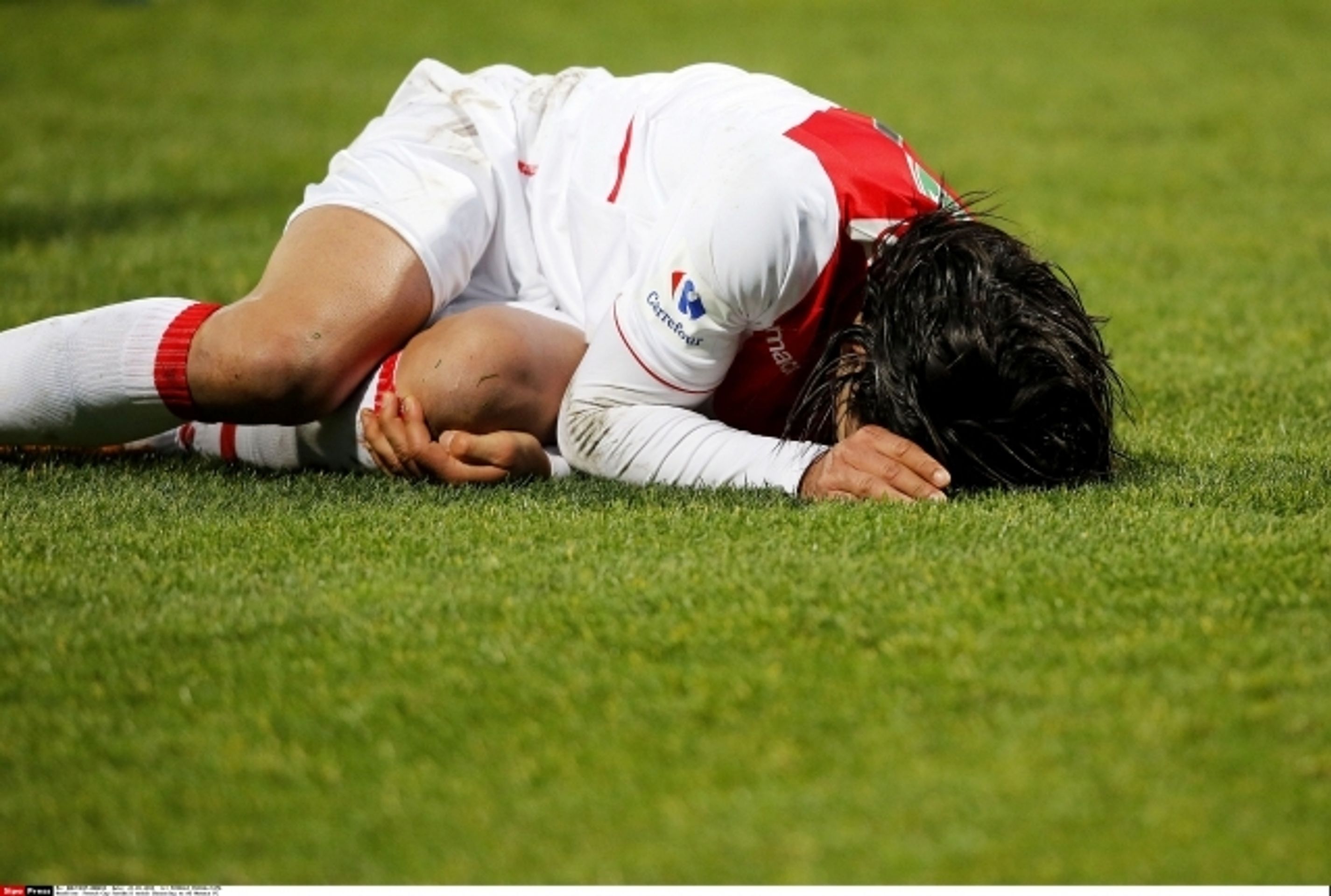 Falcao se zranil - 6 - GALERIE: Falcao se zranil ve čtvrtfinále Francouzského poháru (6/8)