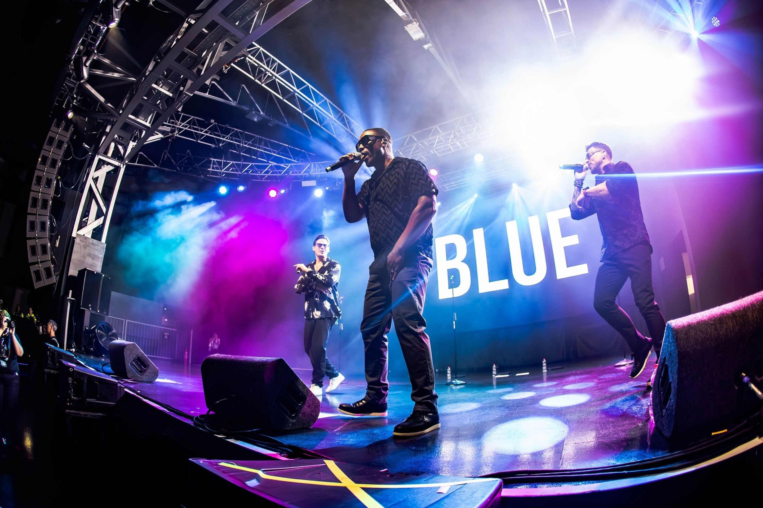 Koncert skupiny Blue, 15. 4. 2024 - Simon Webbe (2/4)