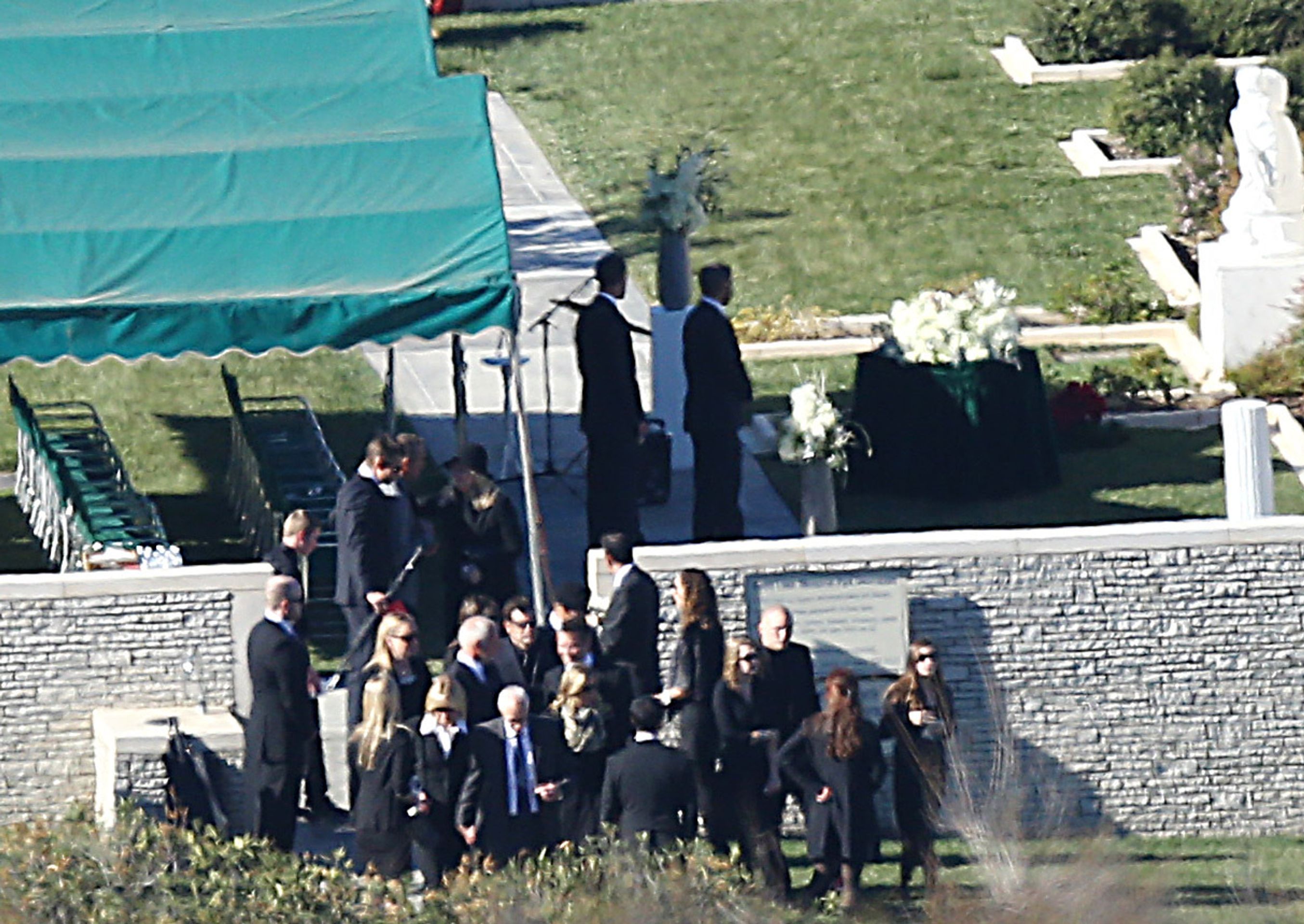 Paul Walker, pohřeb - 5 - GALERIE: Rodina a přátelé se loučí s hercem Paulem Walkerem (1/8)