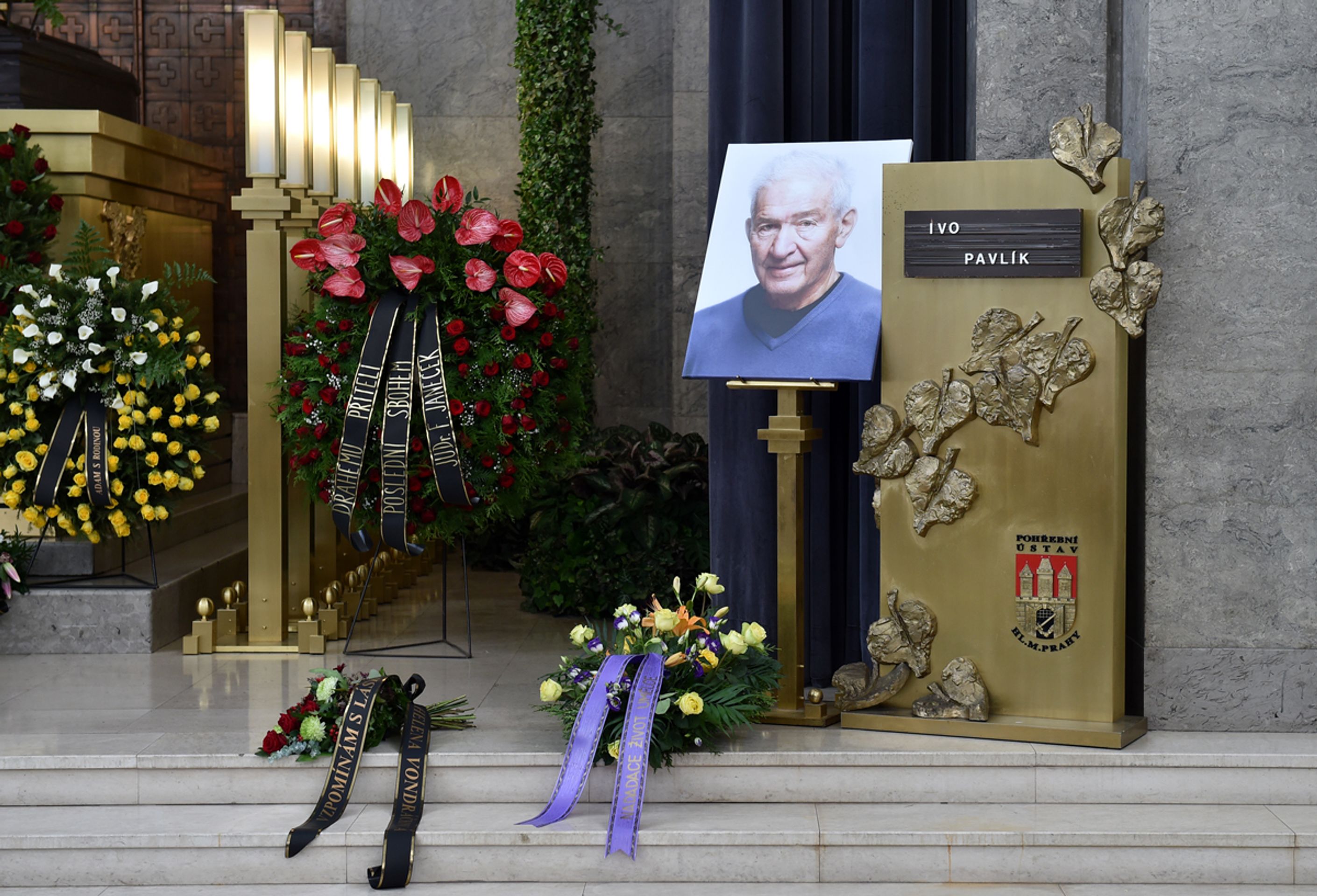 Rozloučení s Ivo Pavlíkem - 13 - GALERIE: Poslední rozloučení s Ivo Pavlíkem (13/23)