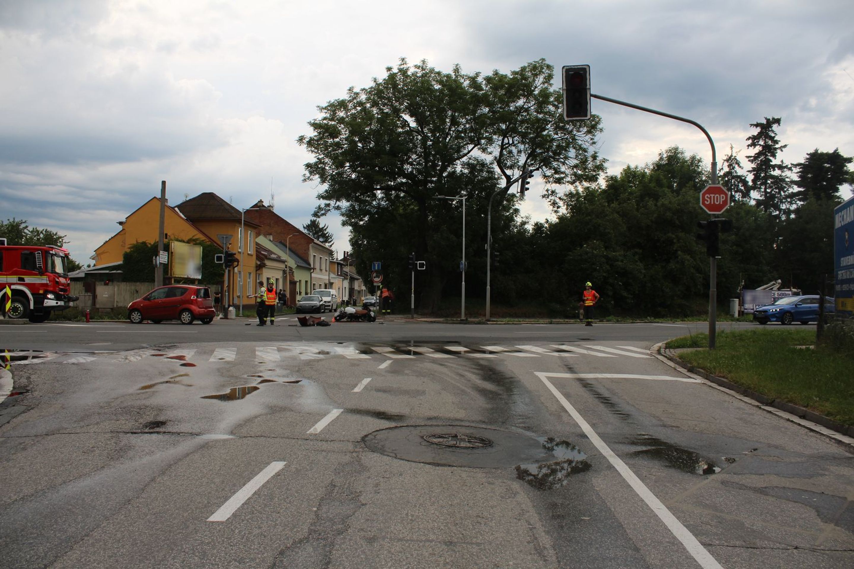 Řidička nerespektovala dopravní značku a srazila motorkáře (3) - Řidička nerespektovala dopravní značku a srazila motorkáře (4/4)