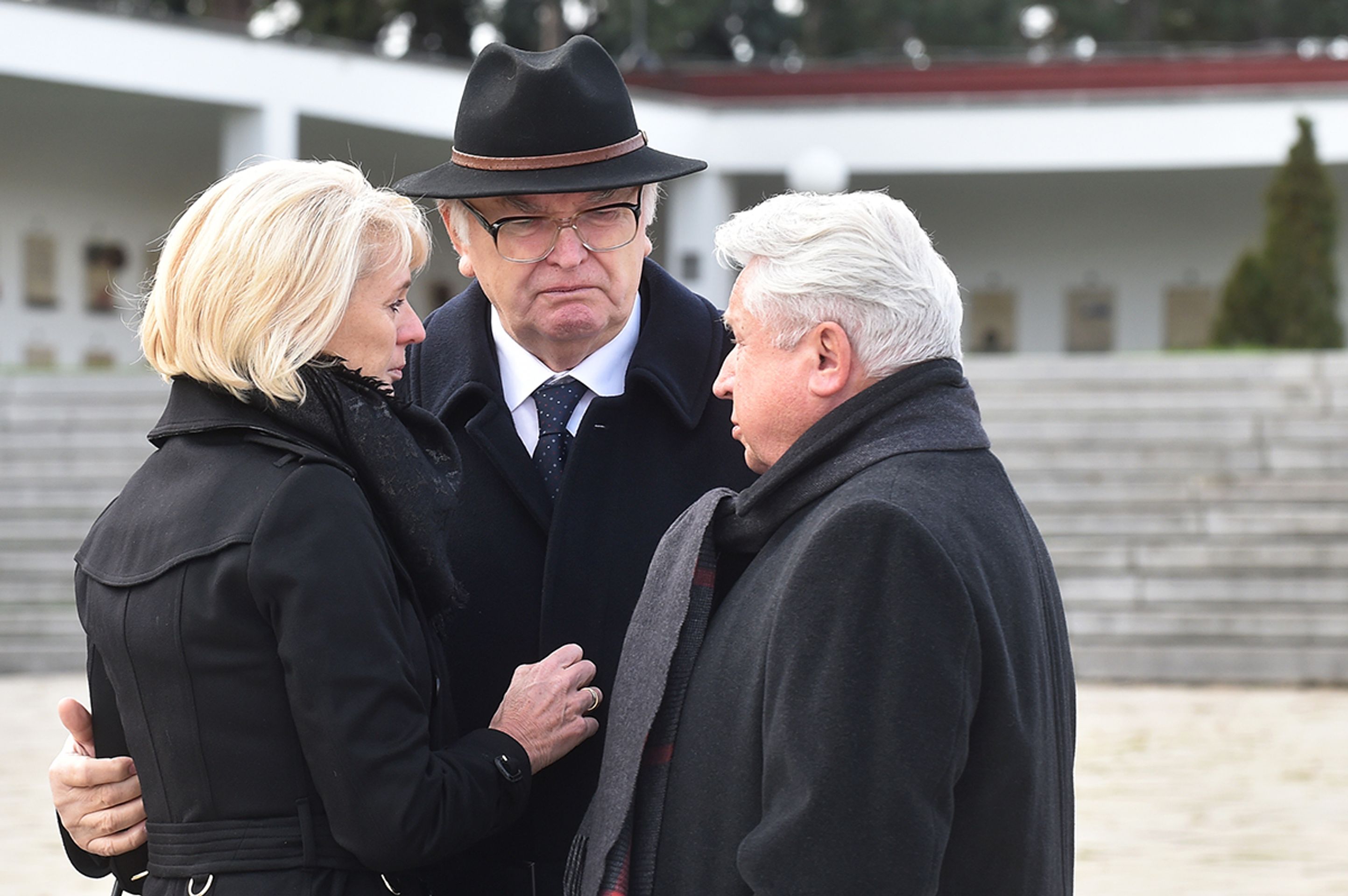 Rodina Jany Novotné na pohřbu - GALERIE: Rozloučení s Janou Novotnou (2/32)