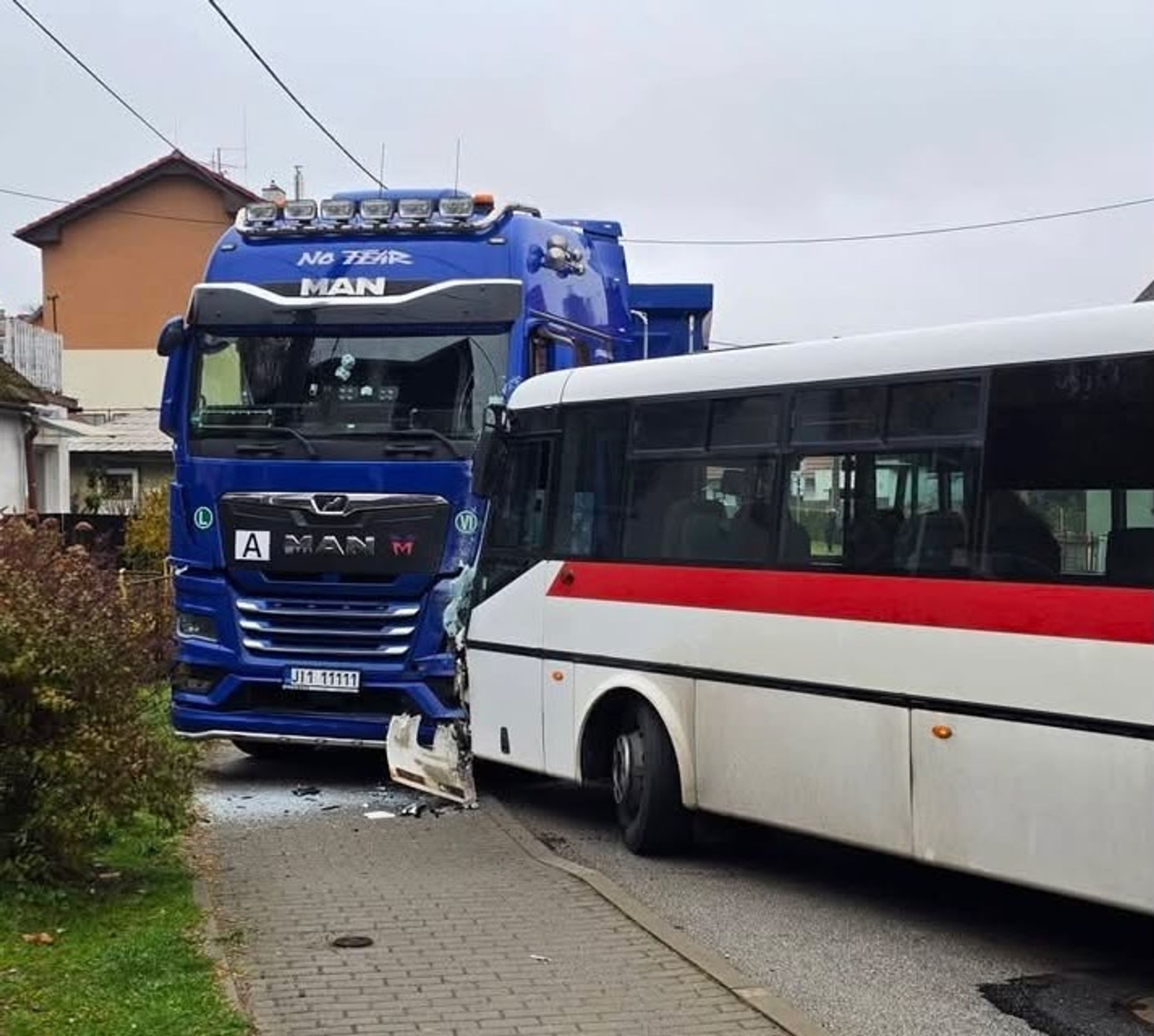Nehoda autobusu 6 - Nehoda autobusu (4/7)