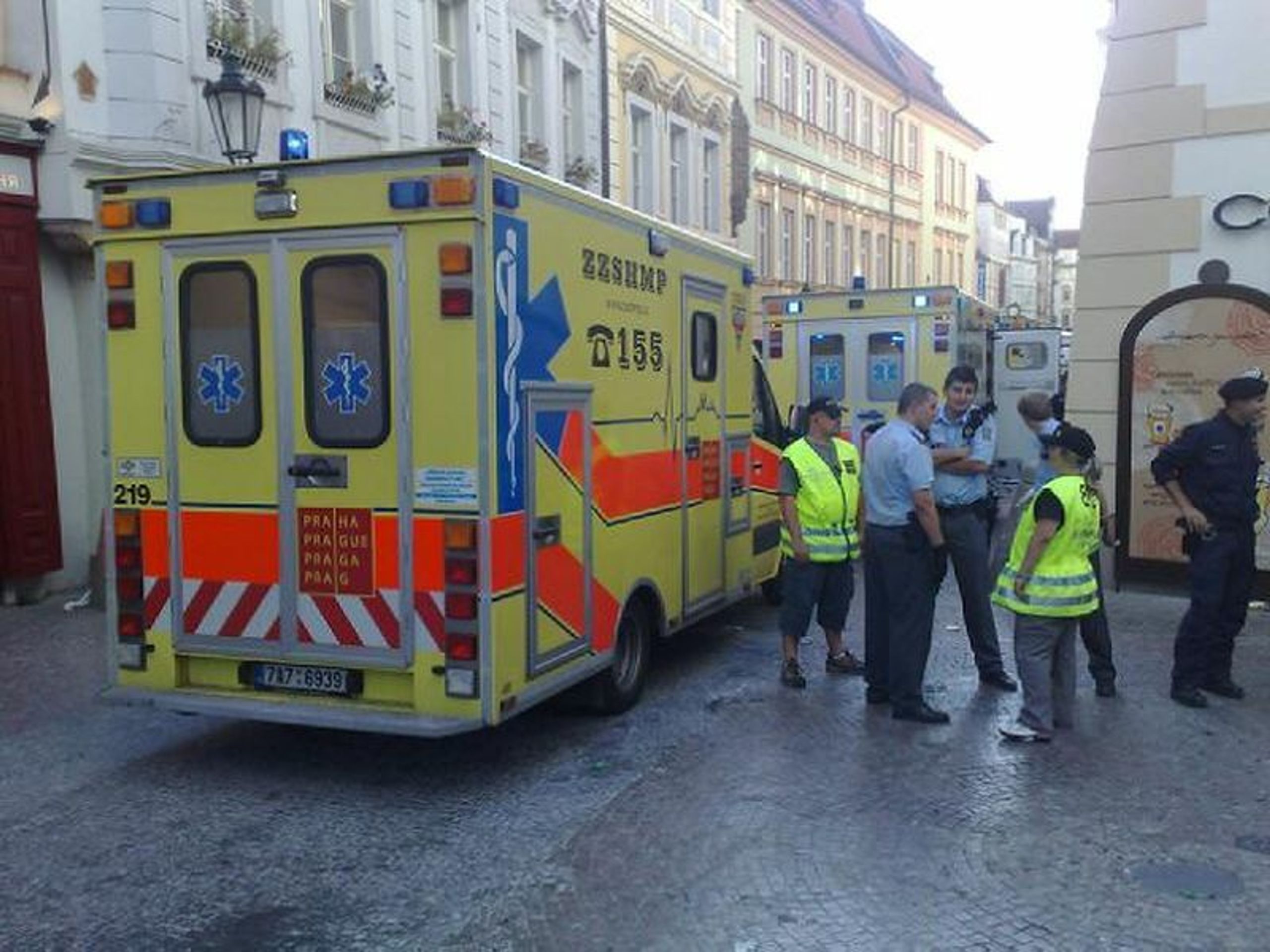 Řádění srbských fanoušků v Praze-3 - GALERIE: Srbští fanoušci řádí v Praze (29/33)