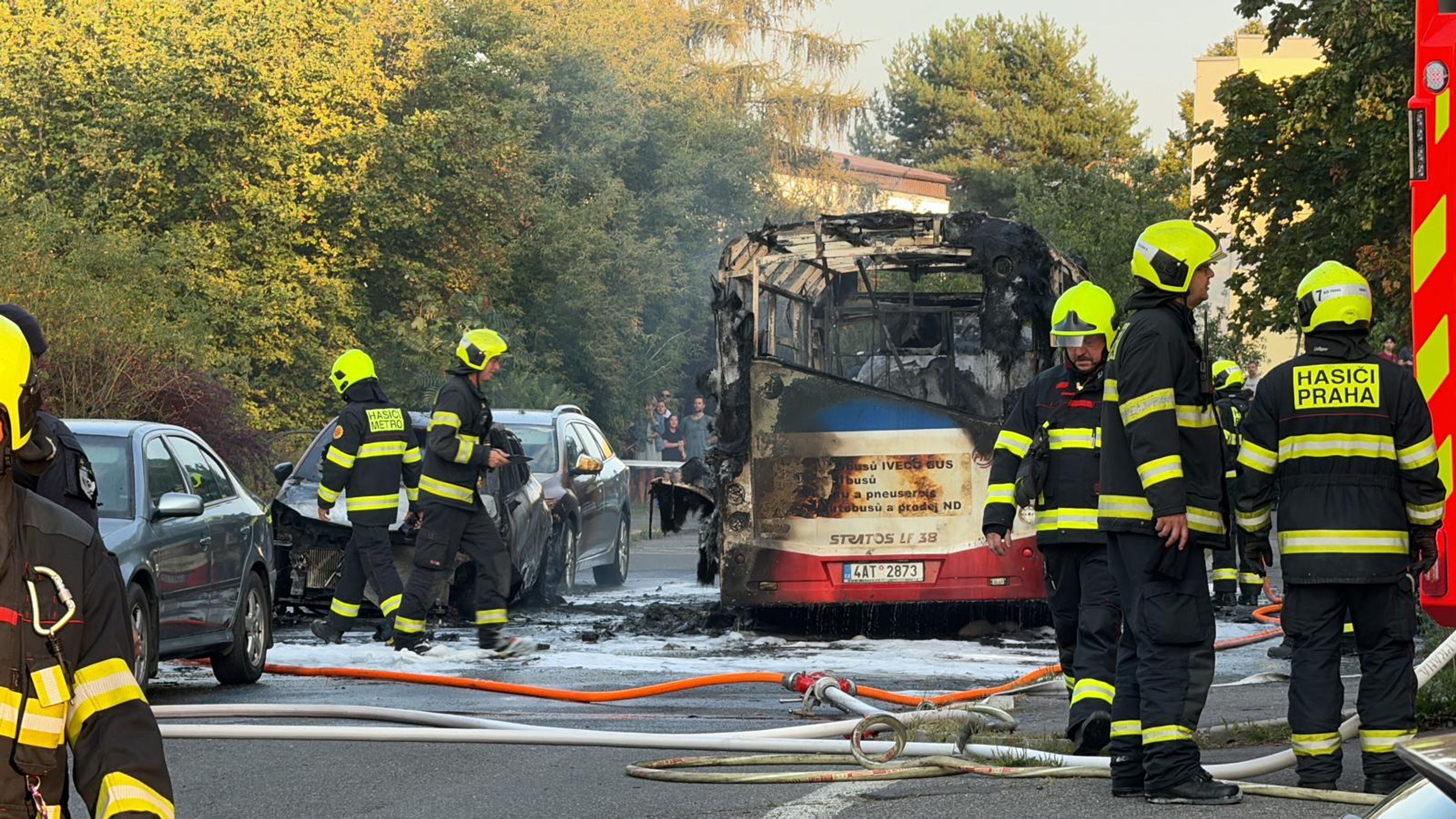 Požár autobusu - Požár autobusu v Praze (7/10)