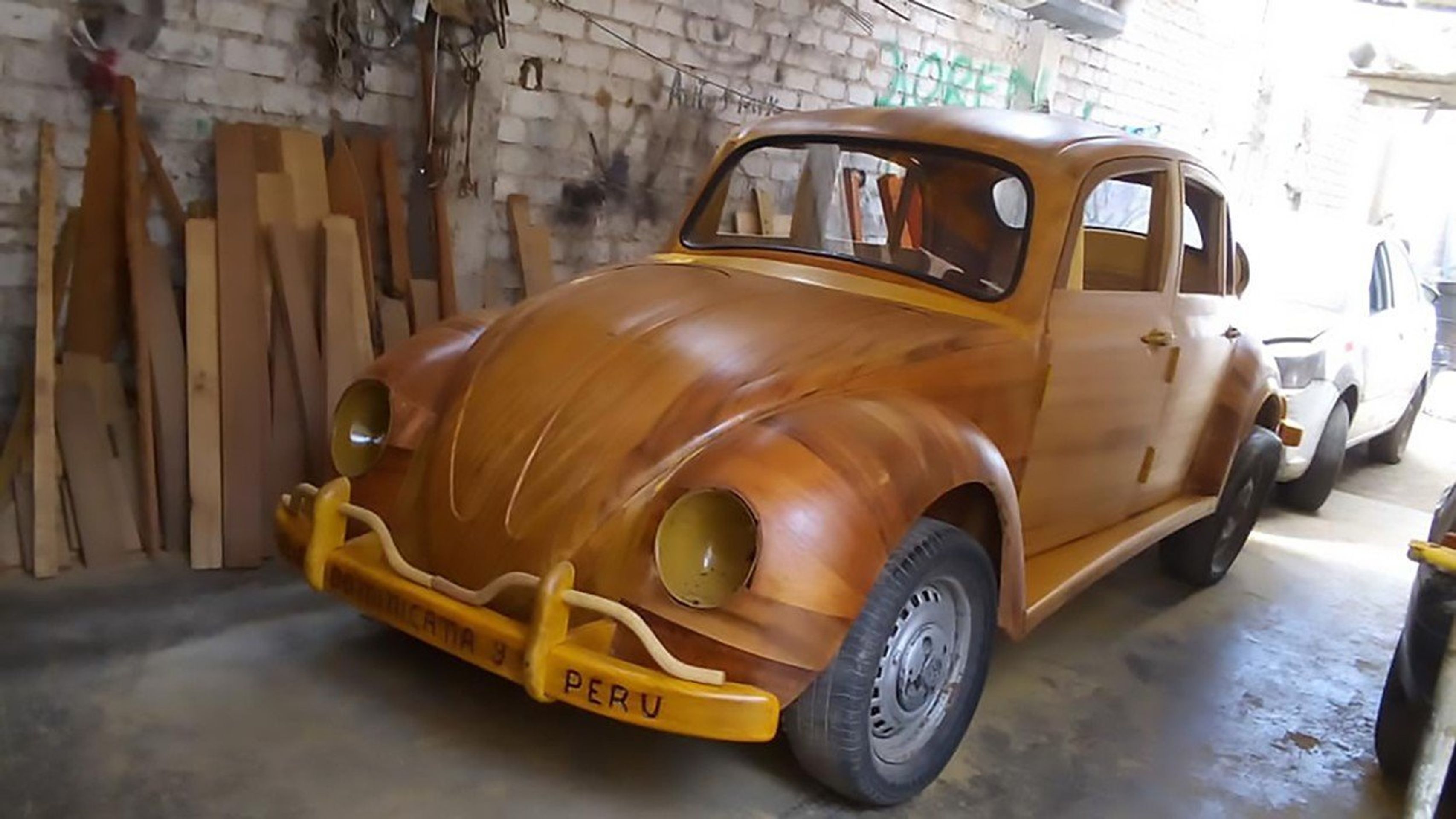 Volkswagen Brouk ze dřeva - 30 - Fotogalerie: Dřevěný Volkswagen Brouk (6/14)