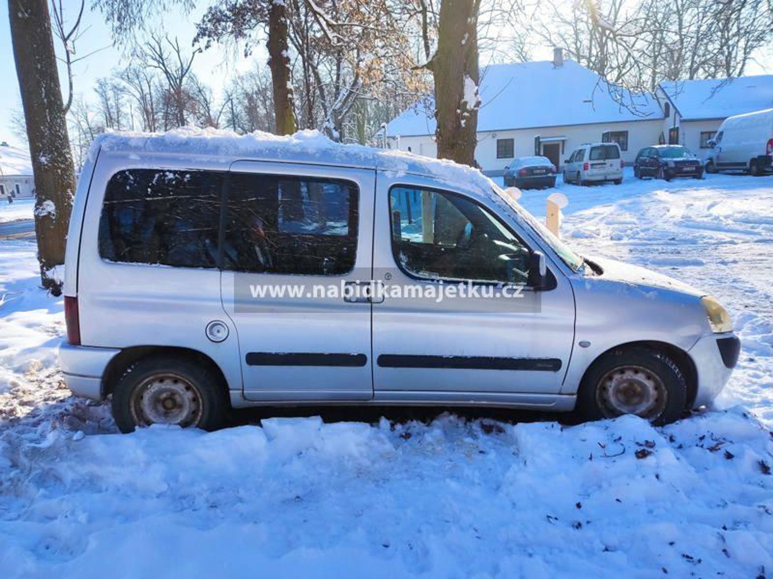 Dražba automobilu - Rozprodej státního majetku –⁠ vozidla (6/8)