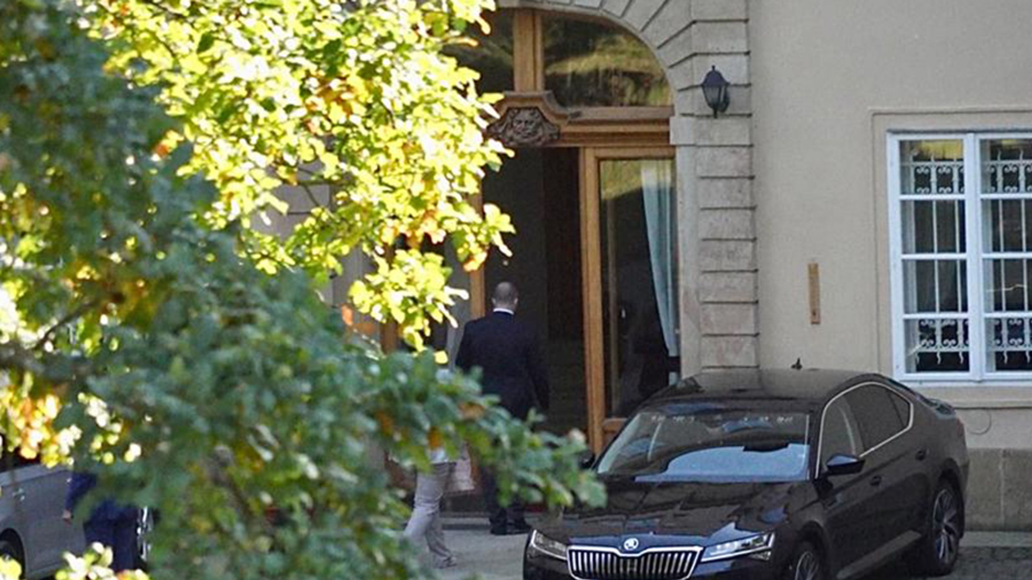 Volební urna dorazila do Lán - Miloš Zeman volí do sněmovny (7/7)