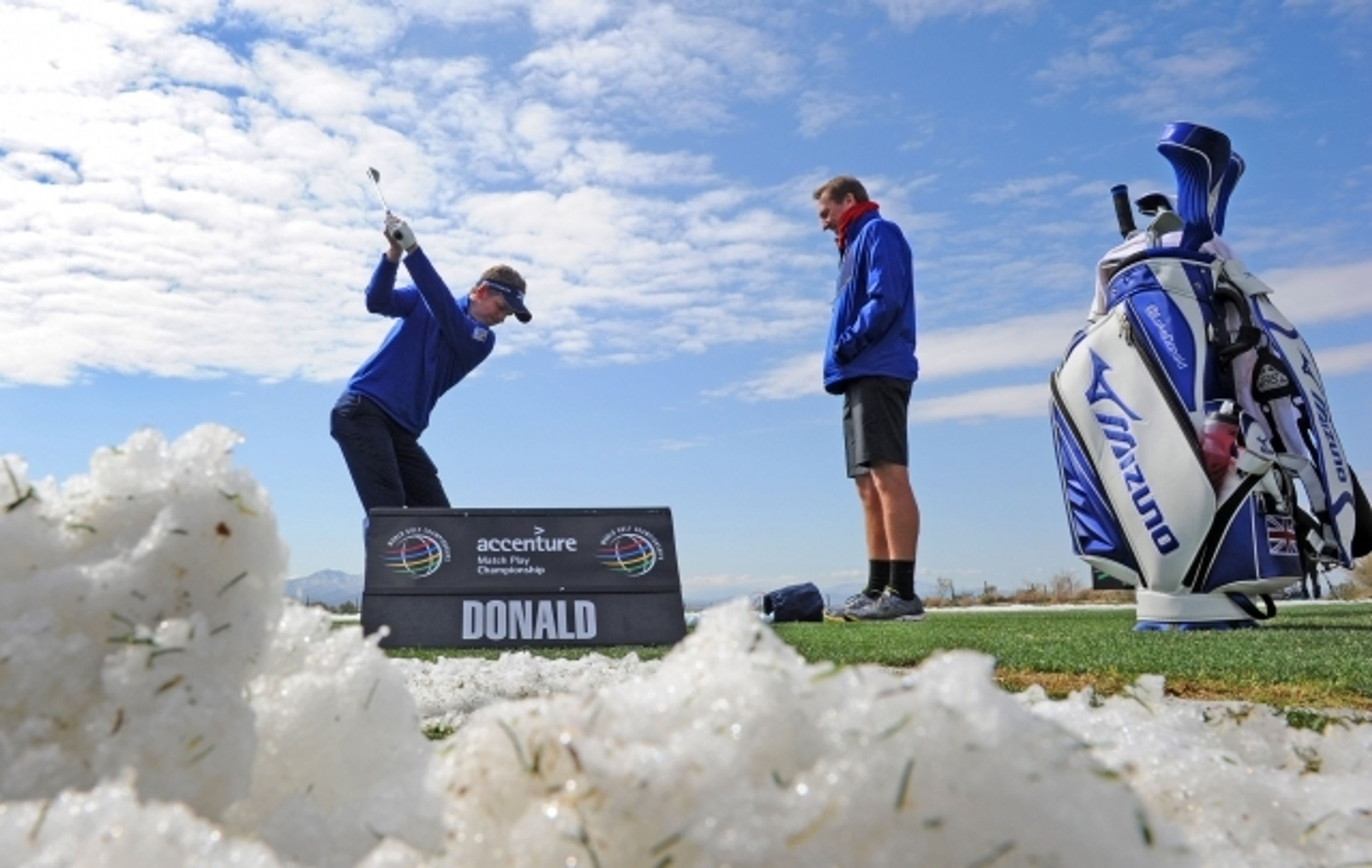 Woods a spol. hráli golf na sněhu - 2 - GALERIE: Woods a spol. hráli golf na sněhu (10/11)