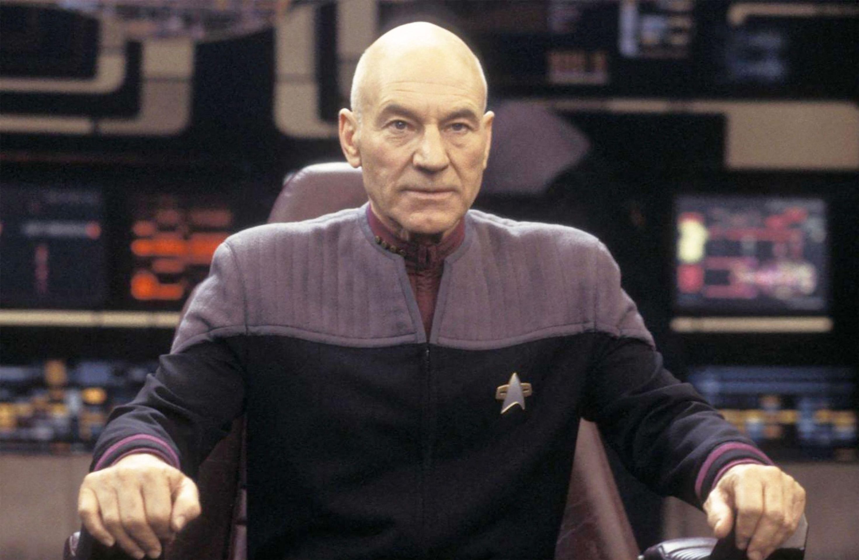 Herec Patrick Stewart v roli kapitána Picarda z roku 2002 - Zemřel Patrick Stewart (4/6)