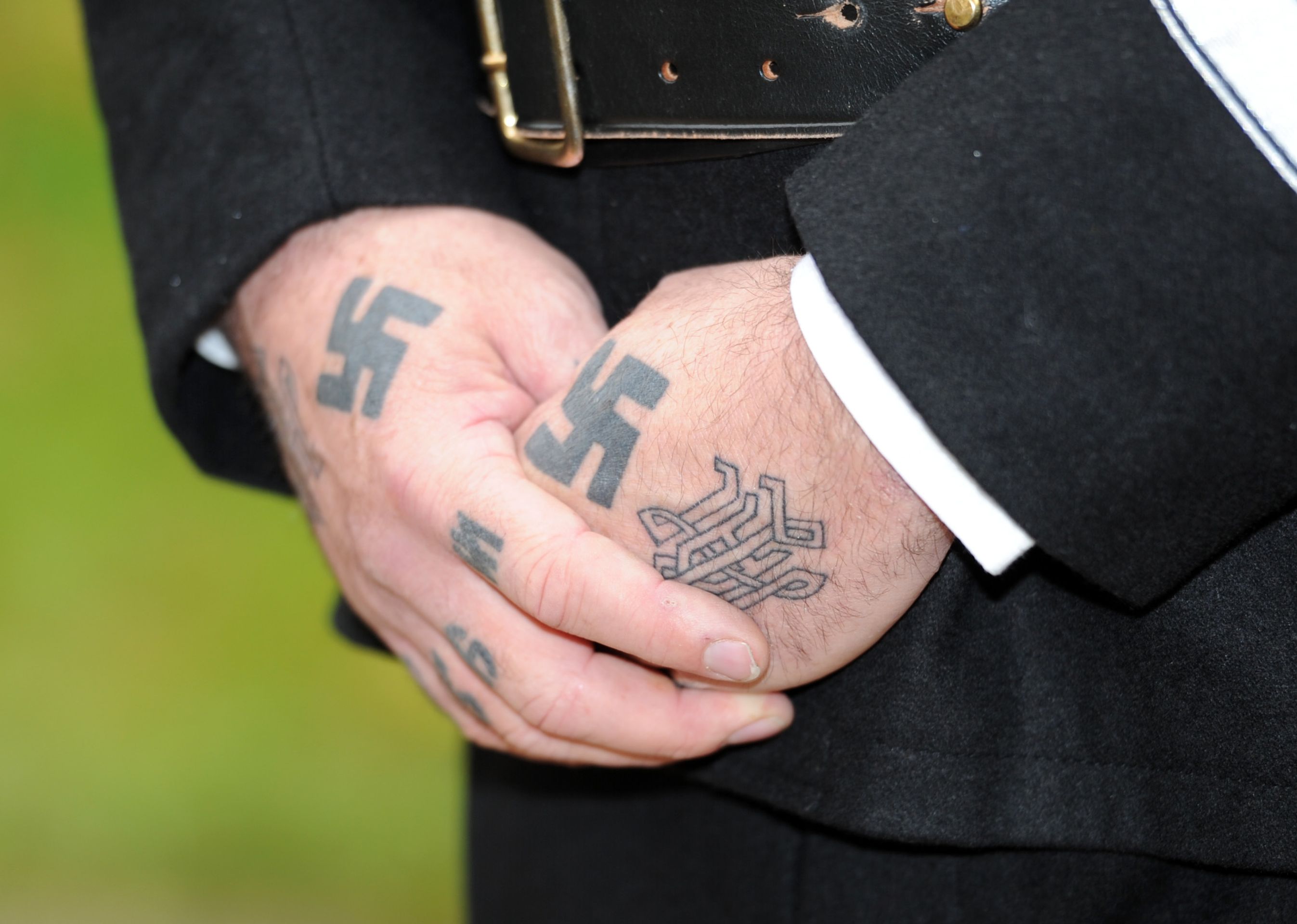 Paul Dutton miluje Hitlera - 2 - GALERIE: Zbláznil se? Muž běžně chodí v nacistické uniformě a zbožňuje Hitlera (5/6)