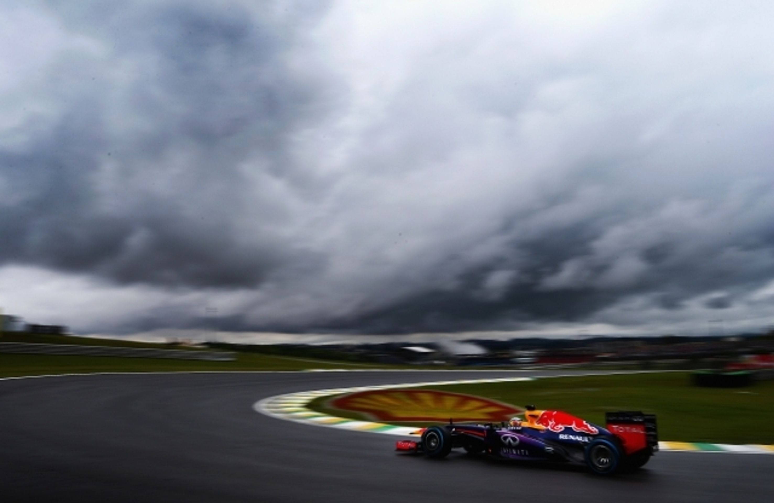 Kvalifikaci na Velkou cenu Brazílie F1 ovlivnil déšť - 2 - GALERIE: Kvalifikace na Velkou cenu Brazílie F1 propršela (6/8)