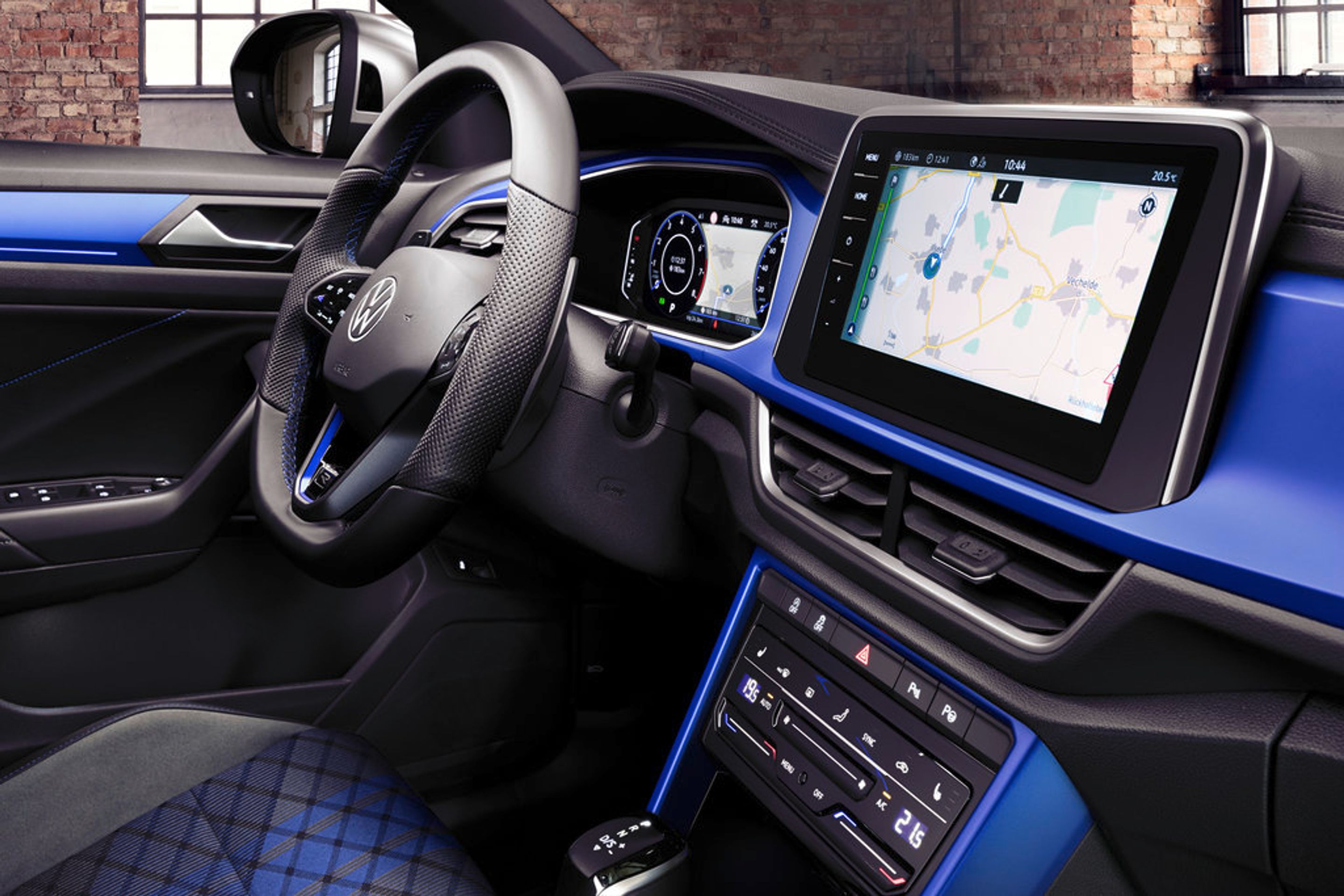 Modernizovaný Volkswagen T-Roc - Modernizovaný Volkswagen T-Roc vyjede ve sportovní verzi i jako kabriolet (9/18)