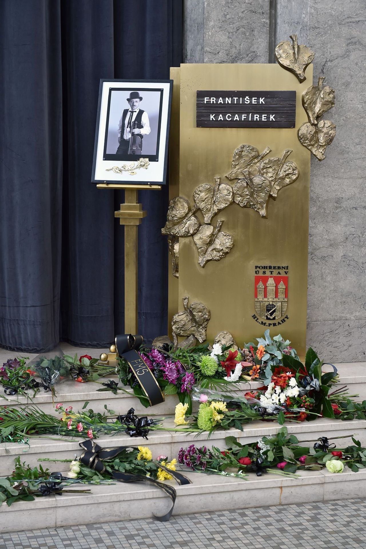 Poslední rozloučení s Františkem Kacafírkem - 24 - GALERIE: Rozloučení s hudebníkem Františkem Kacafírkem (12/13)