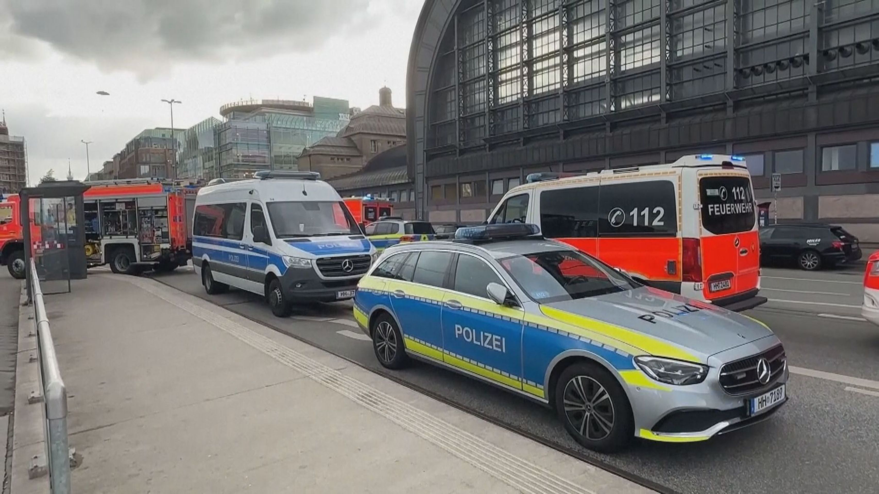 Útok nožem na hamburském nádraží - Útok nožem v Hamburku (2/6)