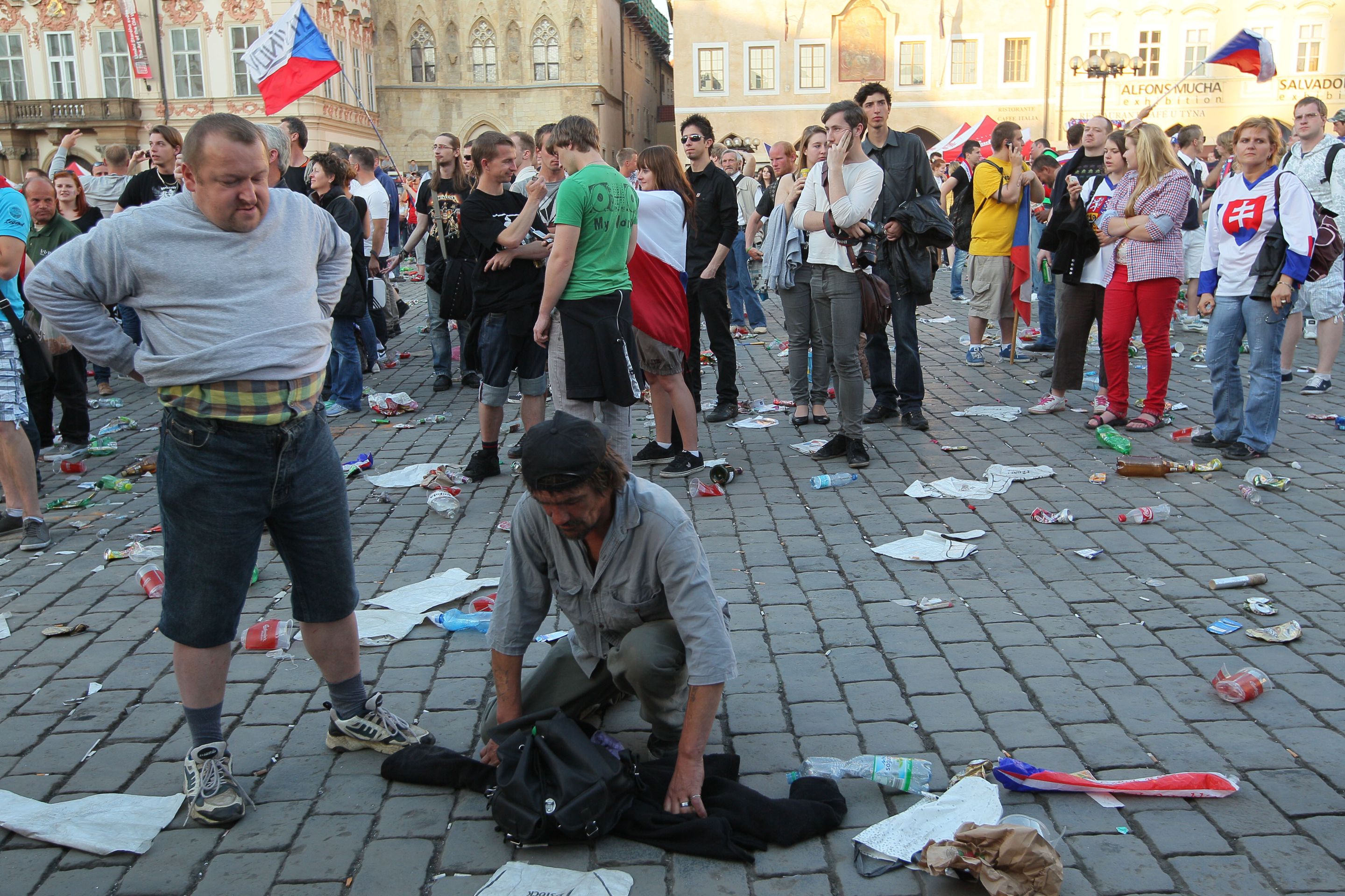 Fanoušci na Staroměstském náměstí - 2 - Fanoušci na Staroměstském náměstí (14/14)