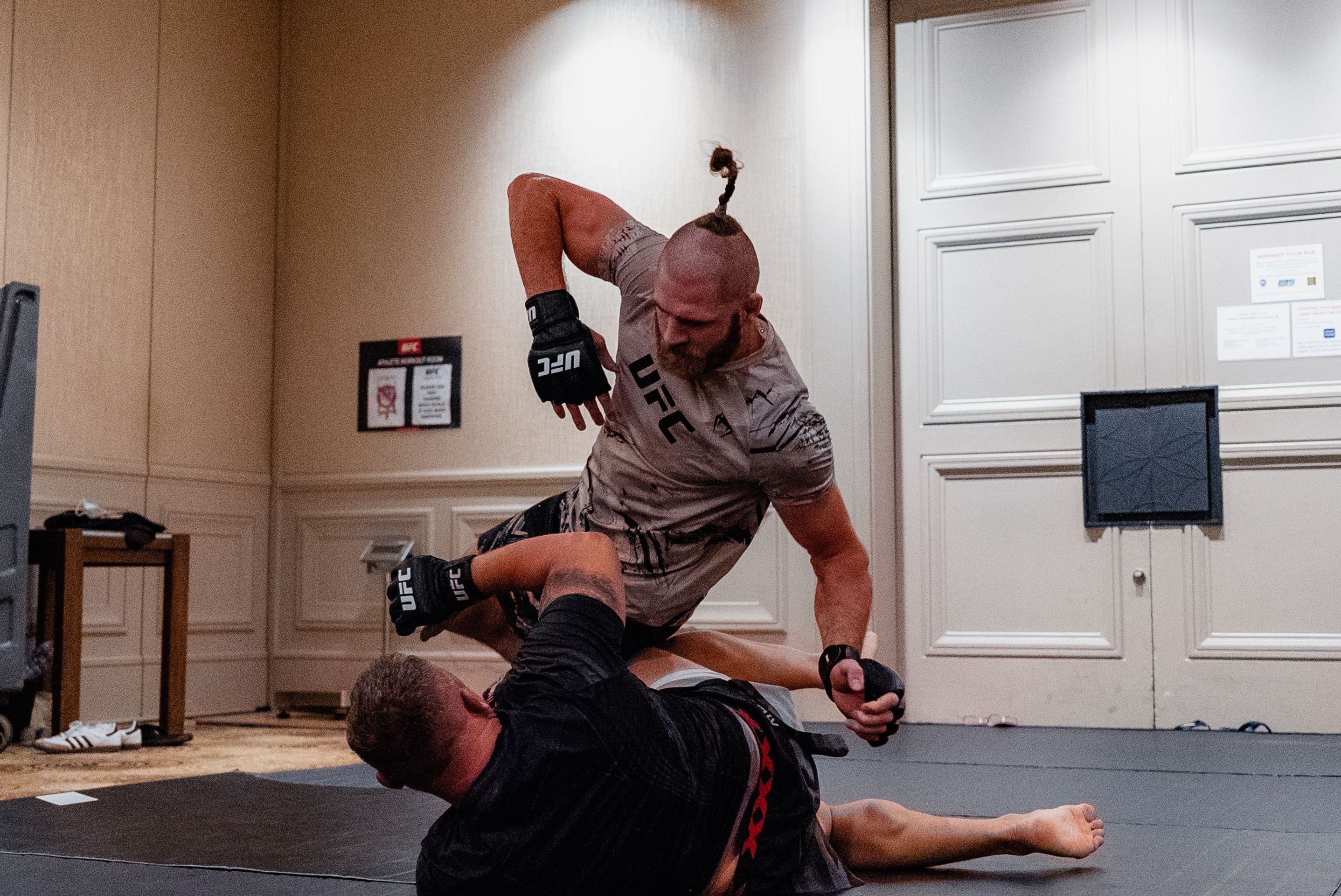 Jiří Procházka trénuje s Jaroslavem Hovězákem před UFC 275 - Týden Jiřího Procházky před titulovým zápasem na UFC 275 (4/16)