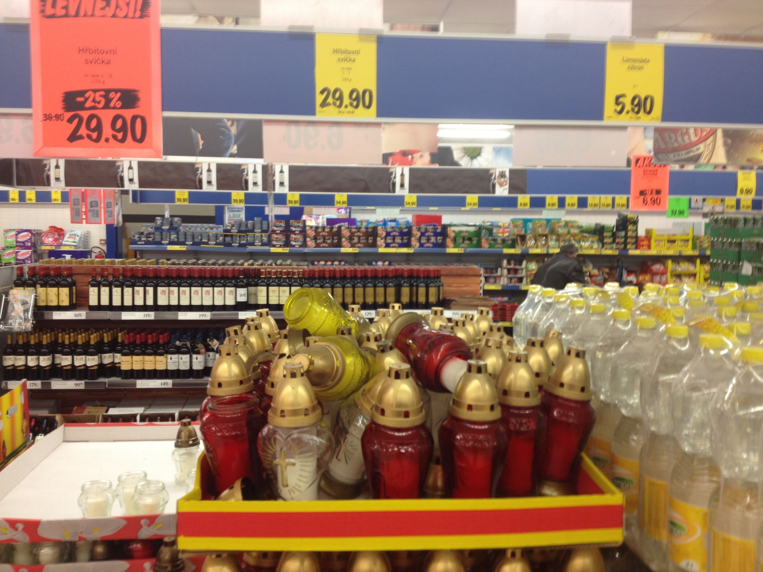 Velká svíčka - Lidl Praha Řepy - GALERIE: Přehled cen velkých svíček (5/8)