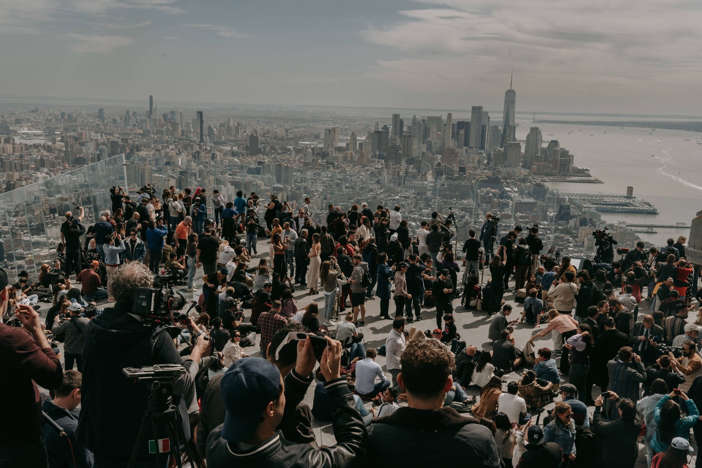 Sledování zatmění Slunce, 8. 4. 2024 USA New York - Zatmění Slunce (16/16)