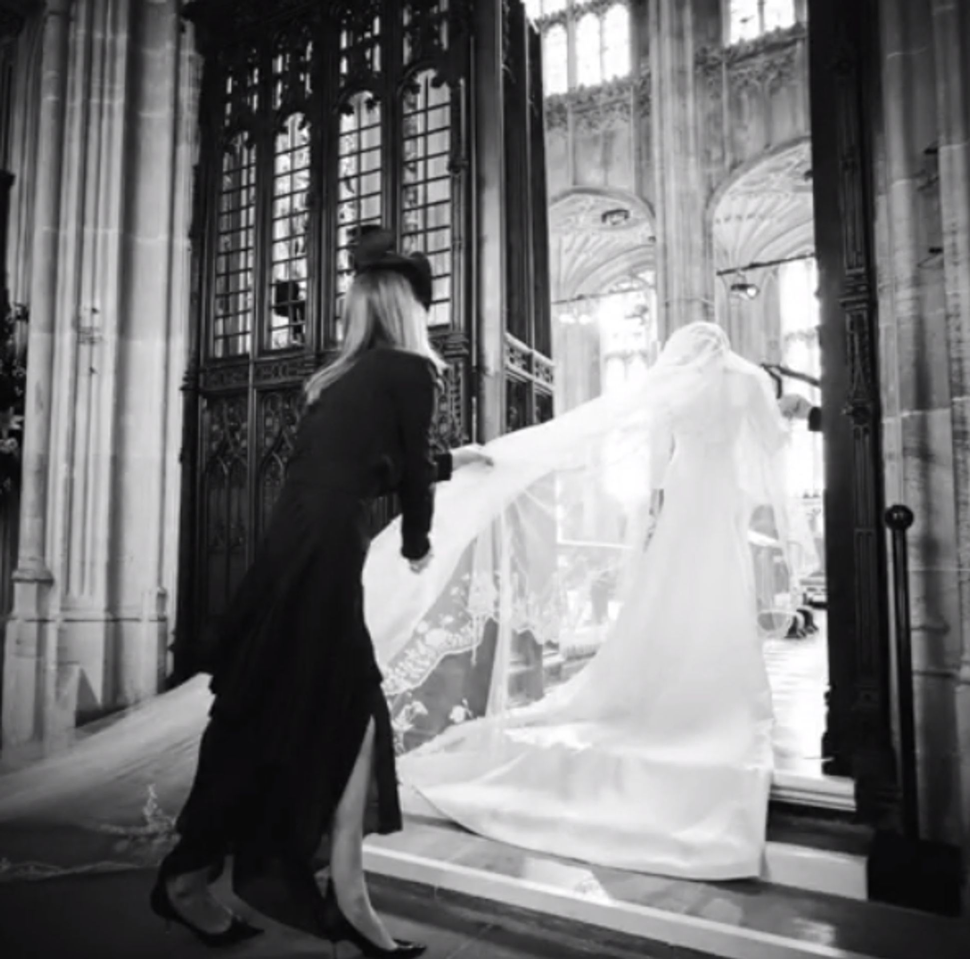 Meghan a Harry slaví výročí svatby - 3 - GALERIE: Meghan a Harry slaví výročí svatby (4/11)