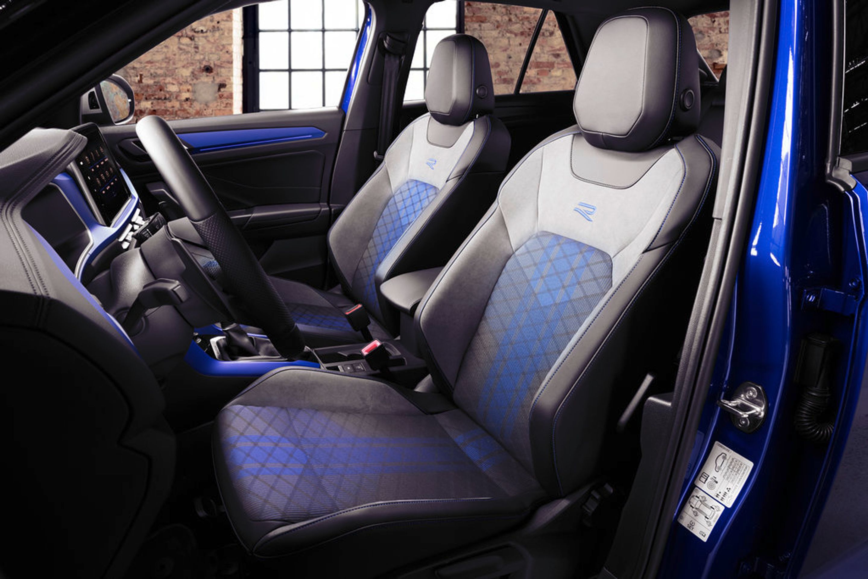 Modernizovaný Volkswagen T-Roc - Modernizovaný Volkswagen T-Roc vyjede ve sportovní verzi i jako kabriolet (10/18)