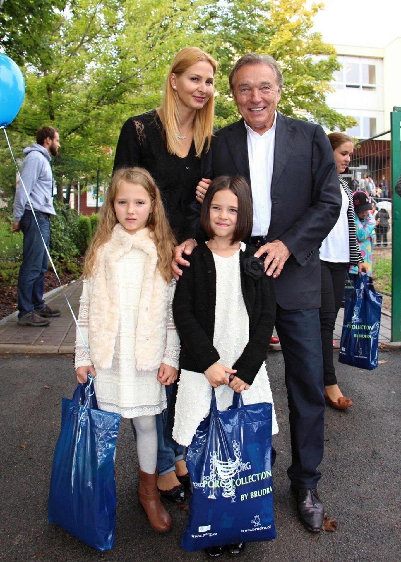 Karel Gott a dcera Charlotte Ella - 2 - GALERIE: Karel Gott s rodinou (9/9)