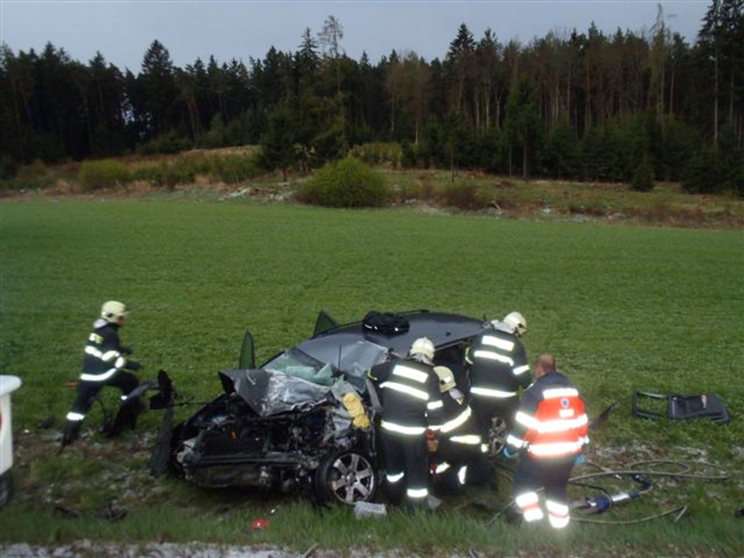 Při nehodě na Klatovsku zemřela těhotná žena - GALERIE: Při nehodě na Klatovsku zemřela těhotná žena (1/4)