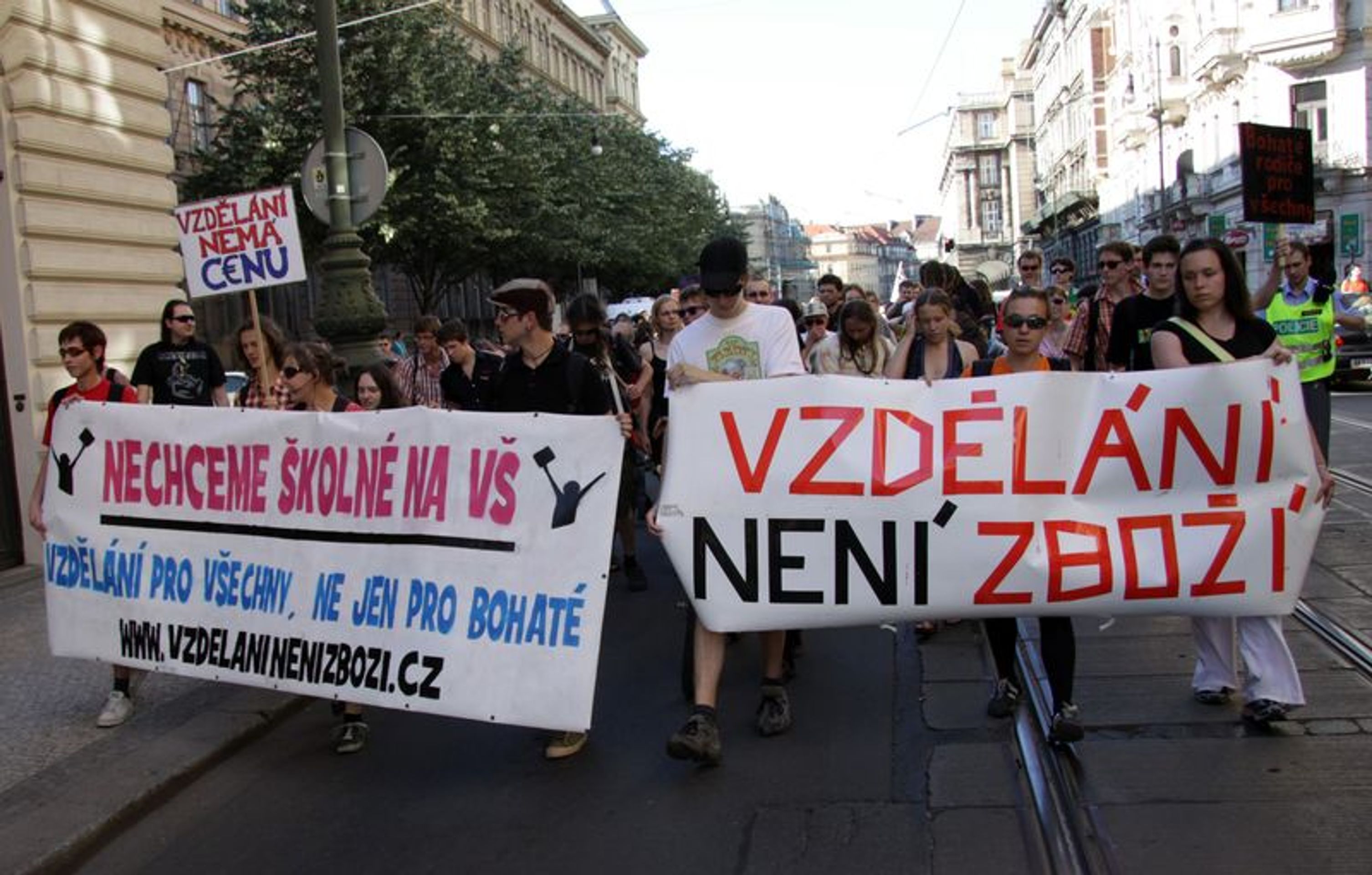 Demonstrace proti školnému - GALERIE: Studenti proti školnému (3/5)