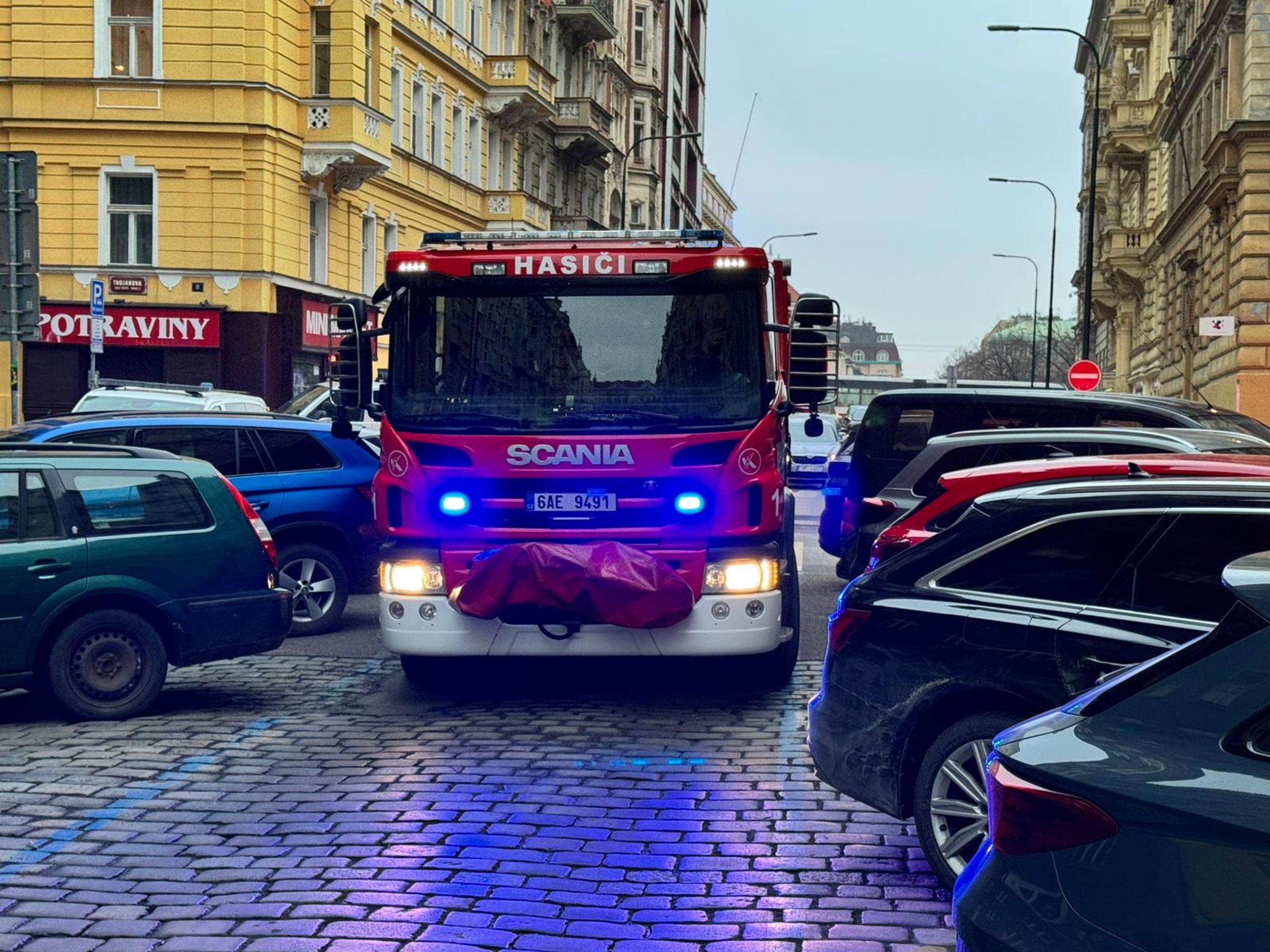 Pád muže z okna v pražské Gorazdově ulici - Pád muže z okna v pražské Gorazdově ulici (1/12)
