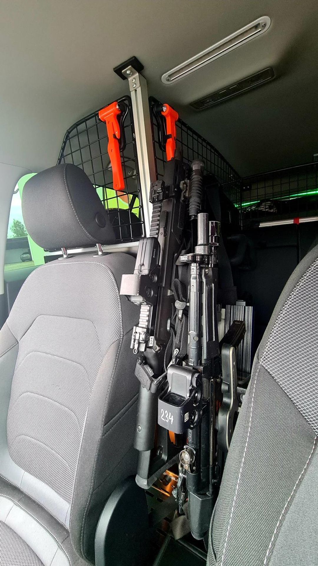 Speciál Škoda Kodiaq upravený pro potřeby policejních zásahů - 12 - Fotogalerie: Prohlédněte si Kodiaq určený do ostré akce (3/6)