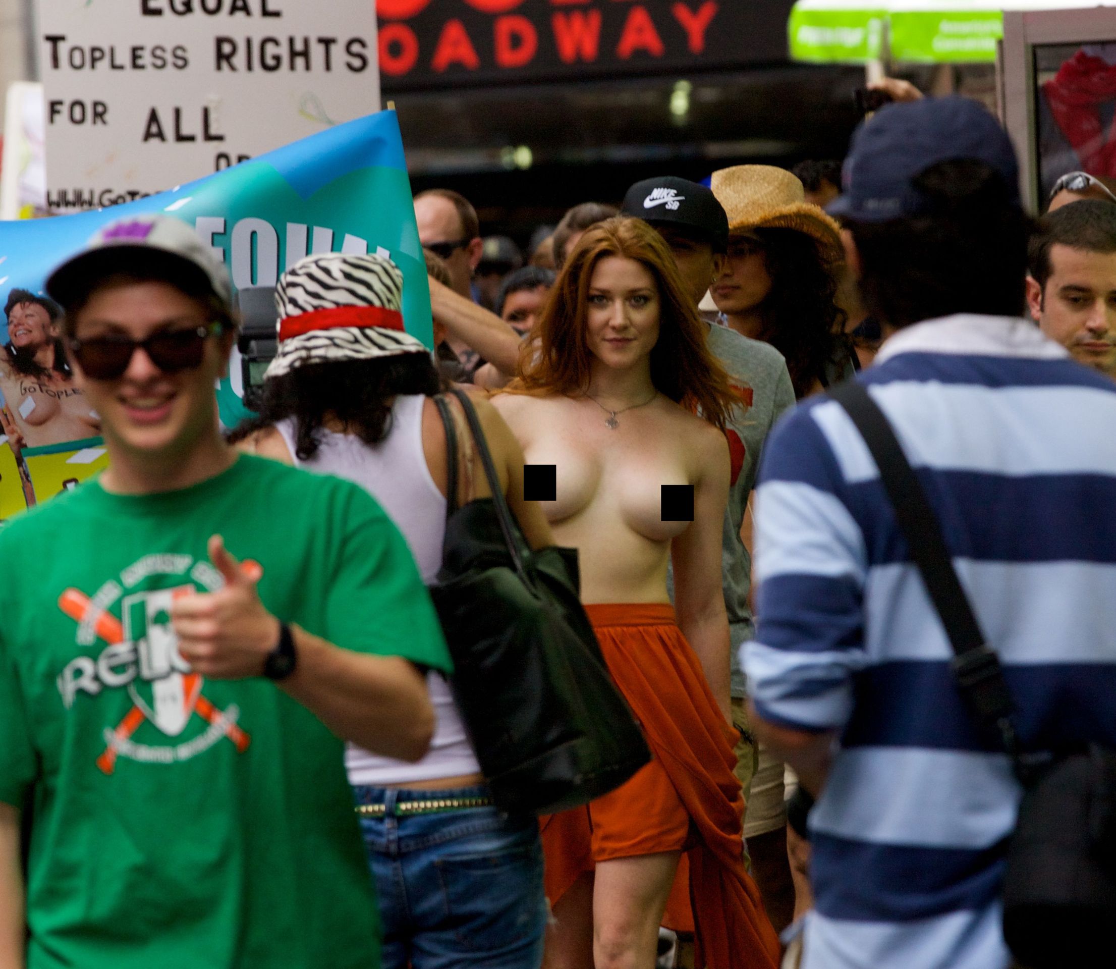 Mezinárodní Go Topless den v New Yorku - 7 - GALERIE: Mezinárodní Go Topless den v New Yorku (7/7)