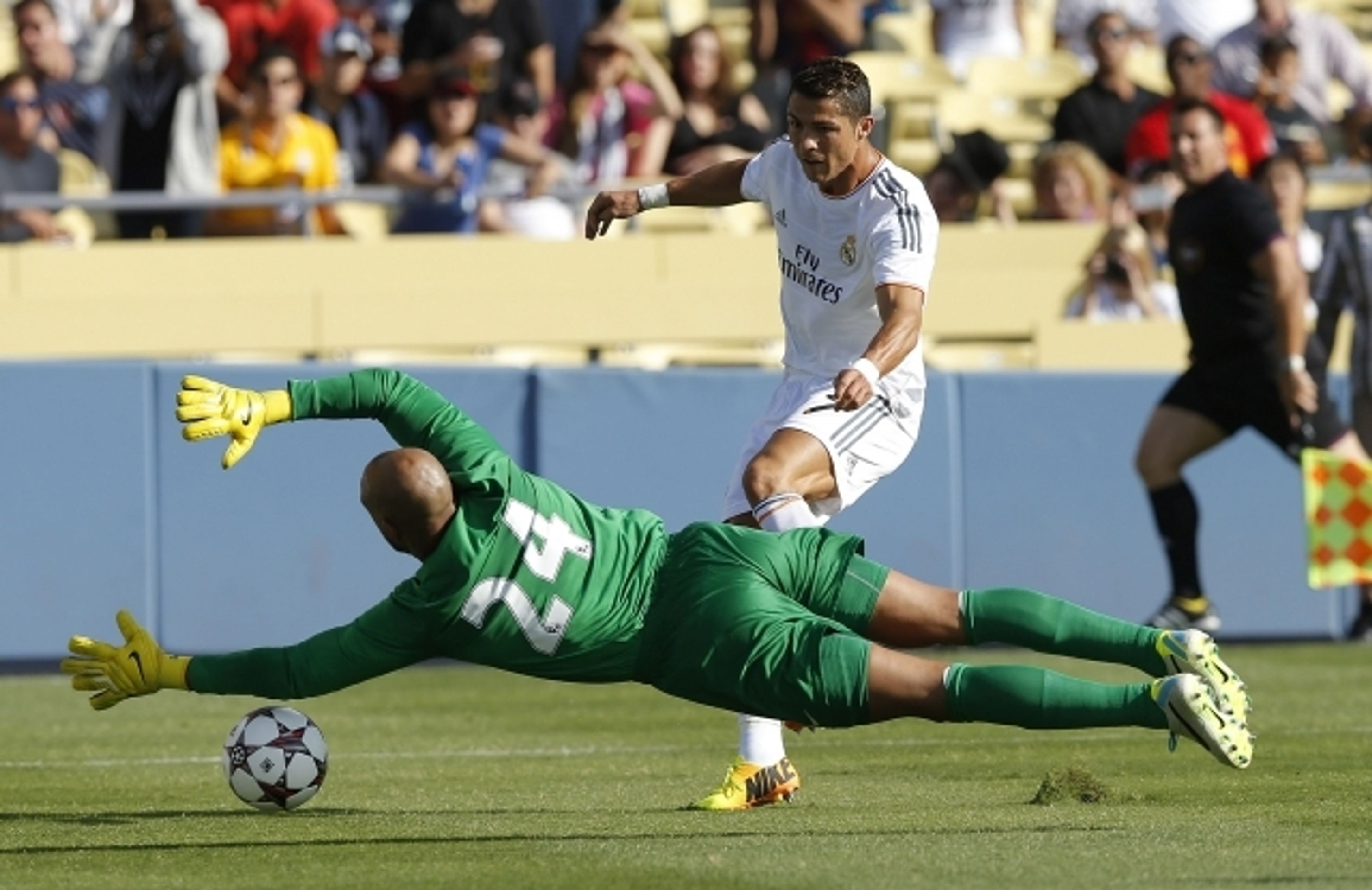 Real Madrid na baseballovém stadionu - 3 - GALERIE: Fotbal na baseballovém stadionu (3/6)