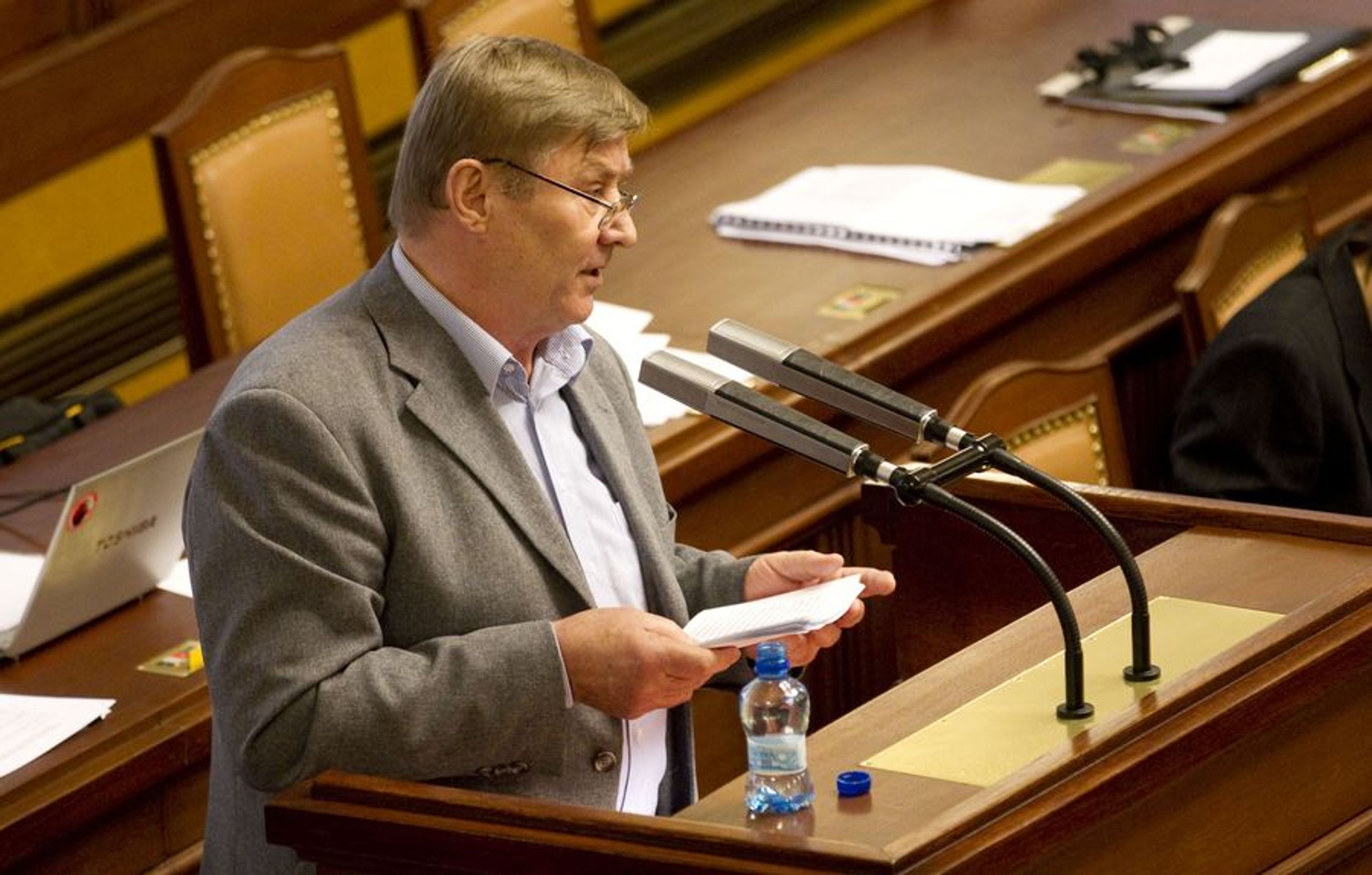 Miroslav Grebeníček při ohnivém projevu ve Sněmovně - GALERIE: Kdo by mohl kandidovat na prezidenta (13/32)