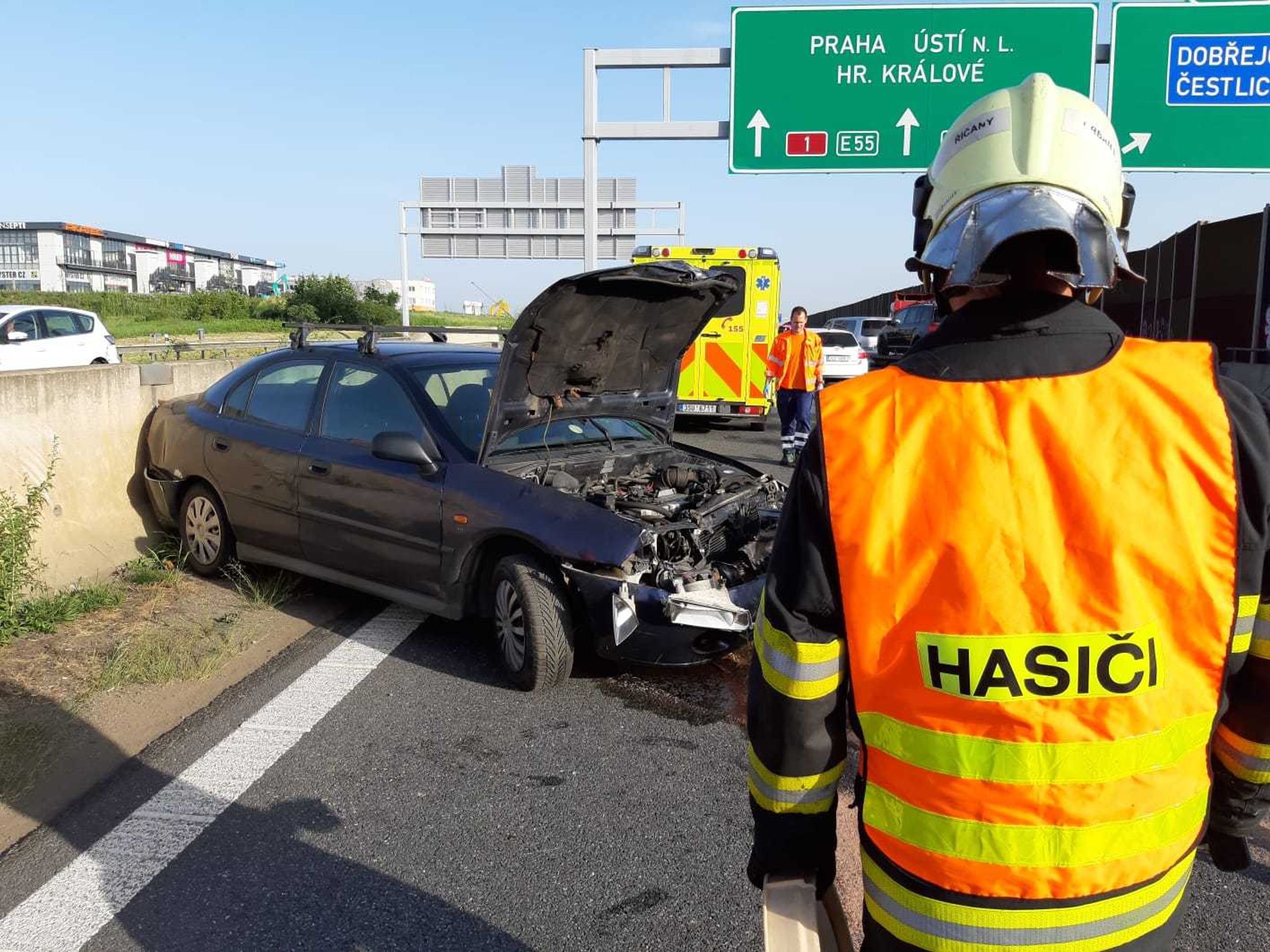 Hromadná nehoda na 8. kilometru D1 před Prahou - 2 - GALERIE: Hromadná nehoda na D1 před Prahou (5/6)