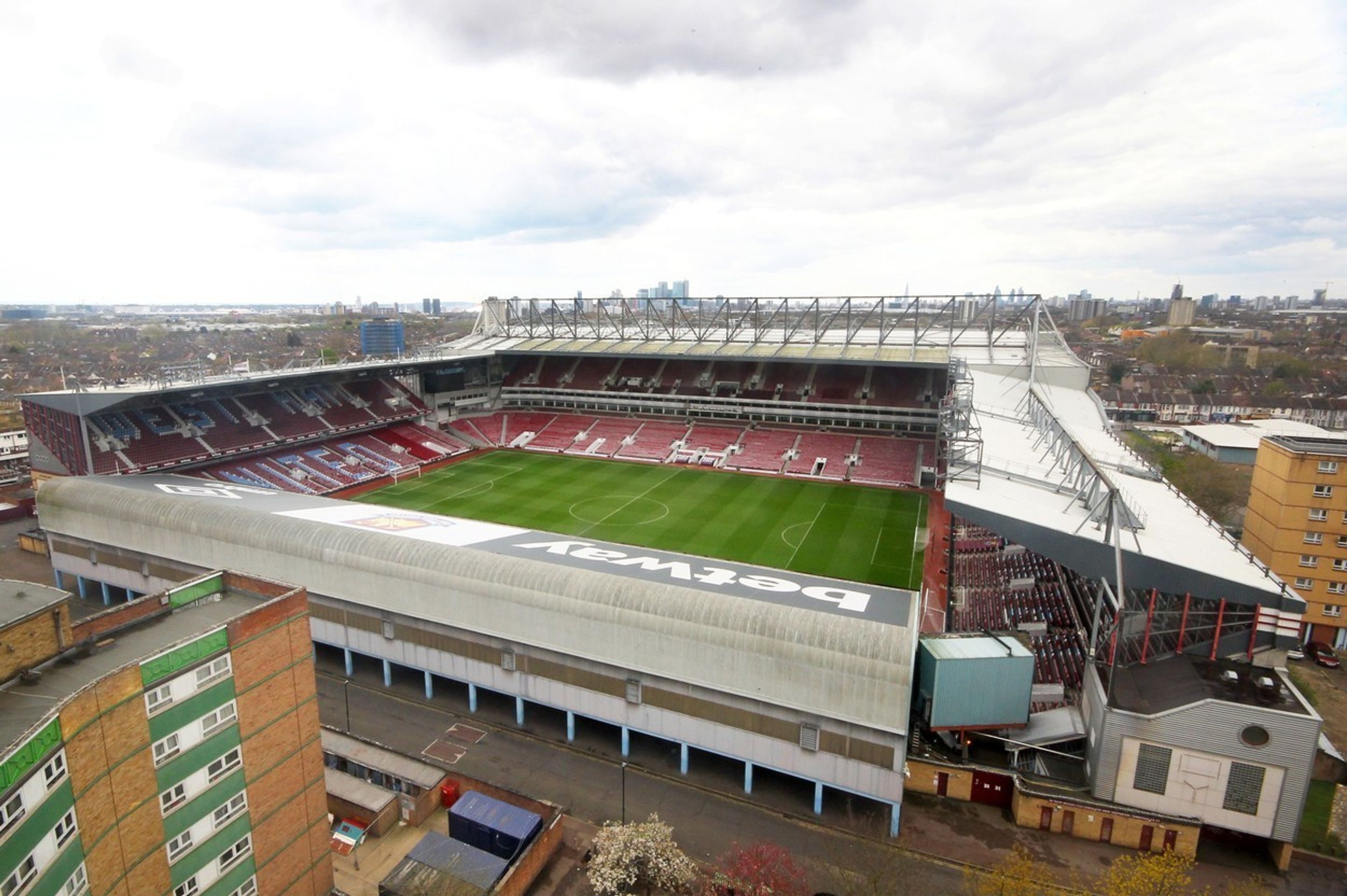 Boleyn Ground, stadion West Hamu United - 1 - GALERIE: Další opuštěný fotbalová chrám - Boleyn Ground (1/6)