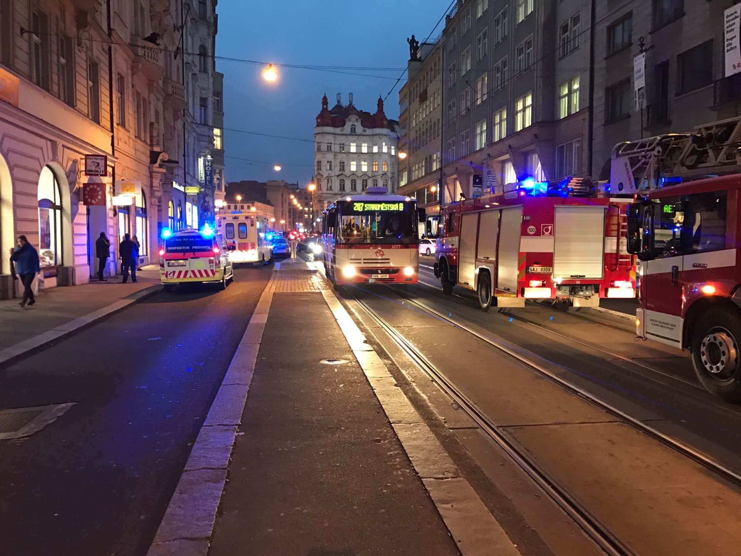 Pád do hotelového světlíku v Revoluční ulici - 1 - GALERIE: Pád muže do světlíku hotelu v Revoluční ulici v Praze (3/3)