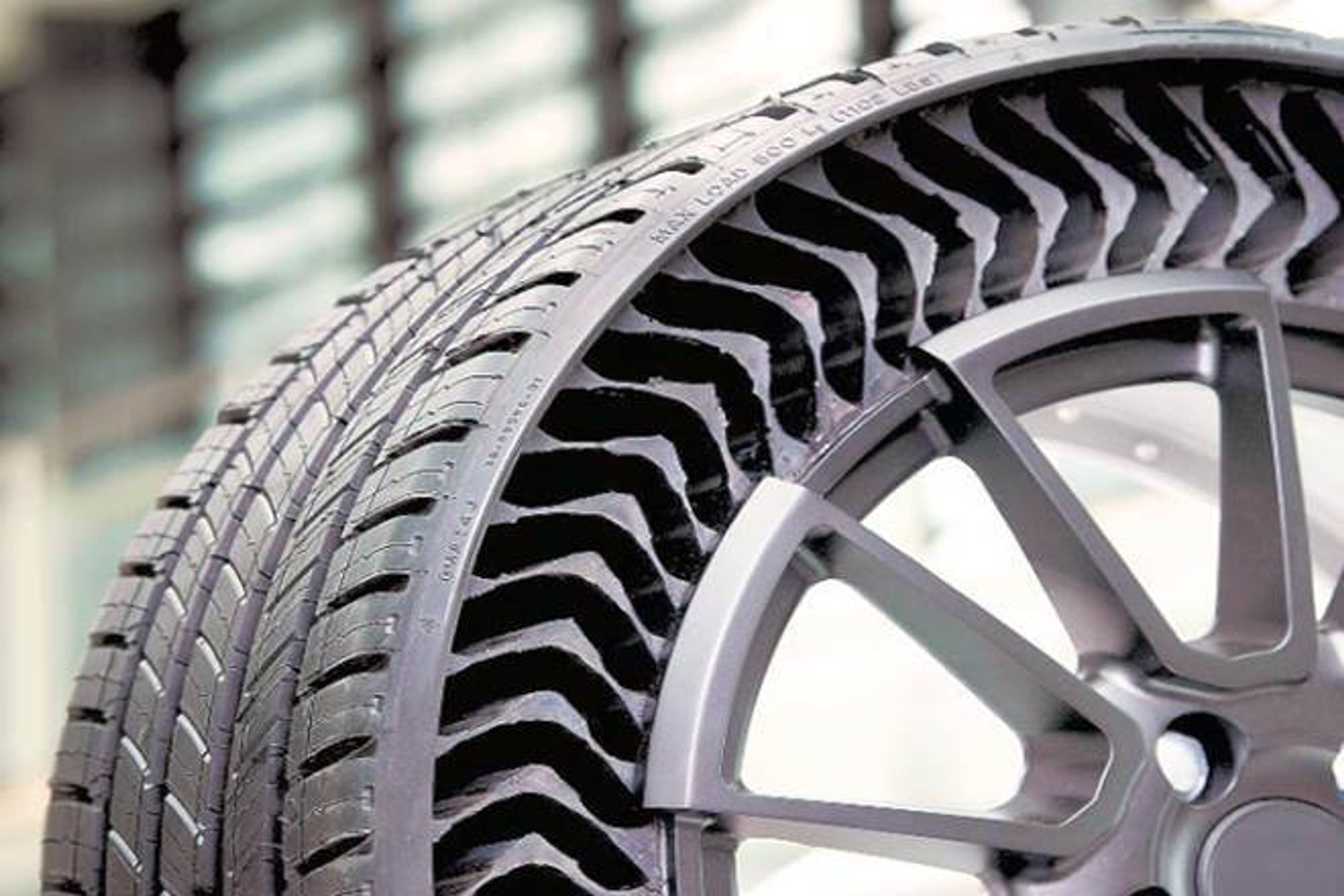 Bezvzduchové pneumatiky Uptis - 8 - Fotogalerie: Prototyp nezničitelných pneumatik od Michelinu (1/9)
