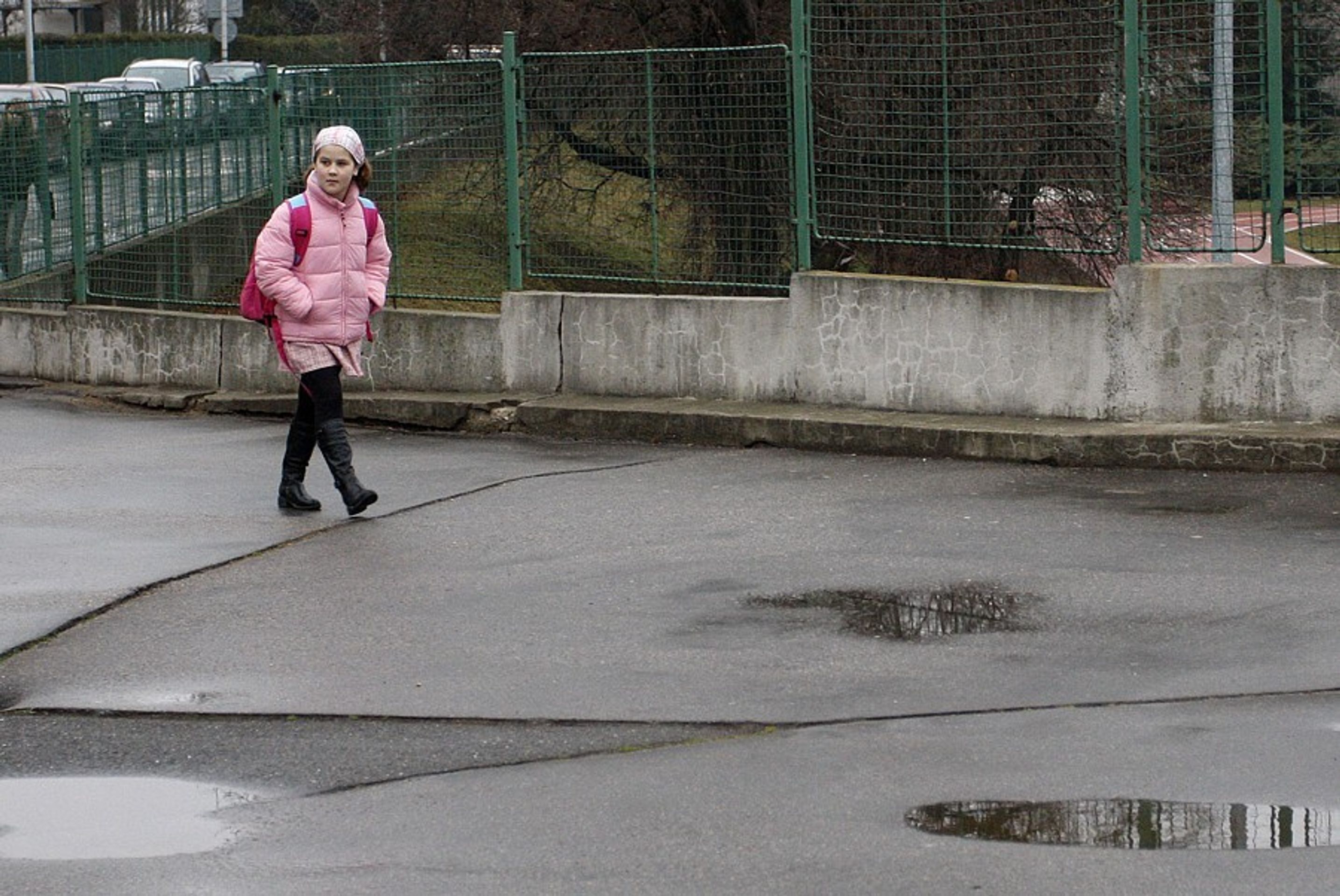 Atmosféra mezi bývalými spolužáky Aničky Janatkové - 4 - GALERIE: skola (8/12)
