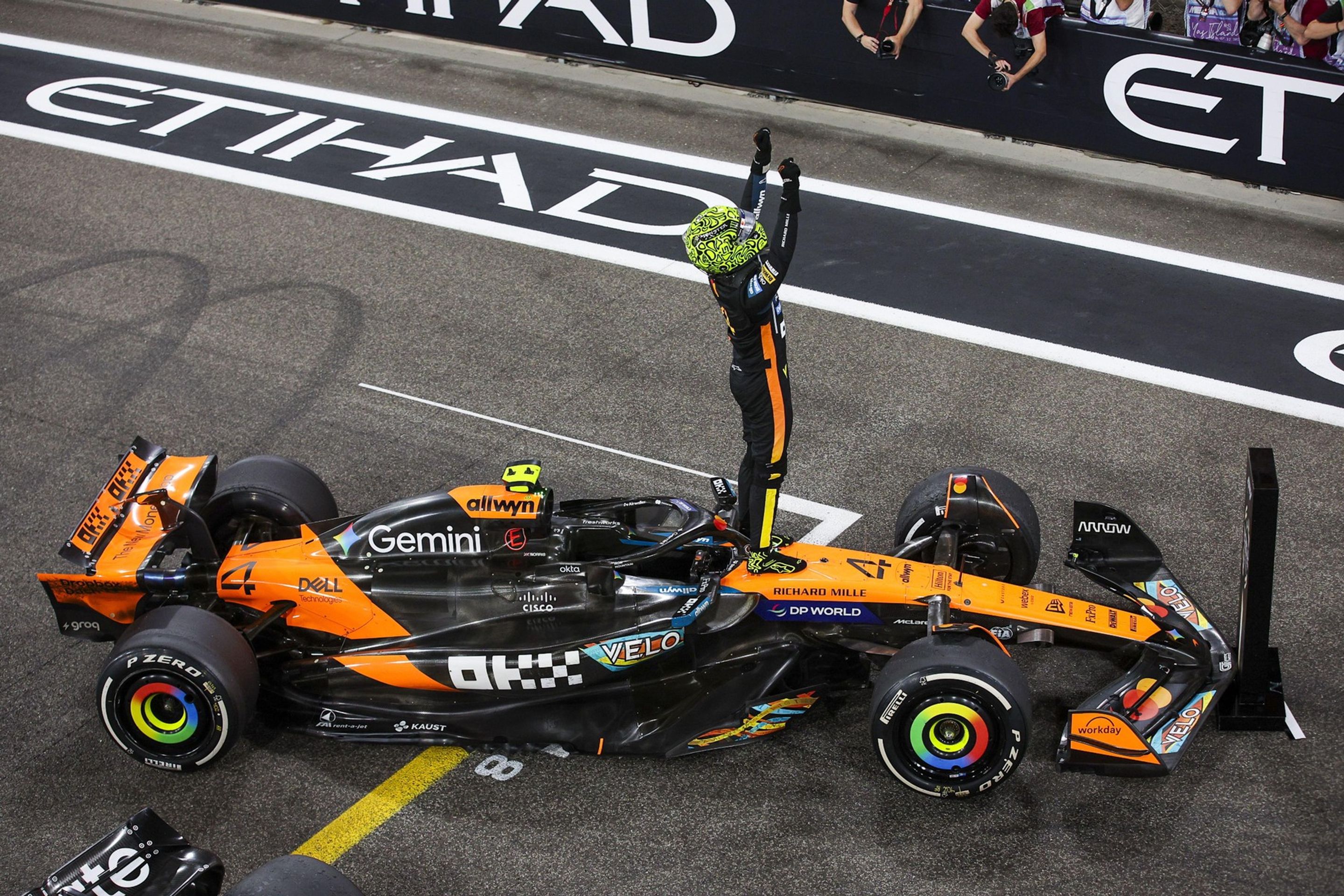 Lando Norris slaví titul mistra světa F1 - Lando Norris slaví titul v F1 (7/10)