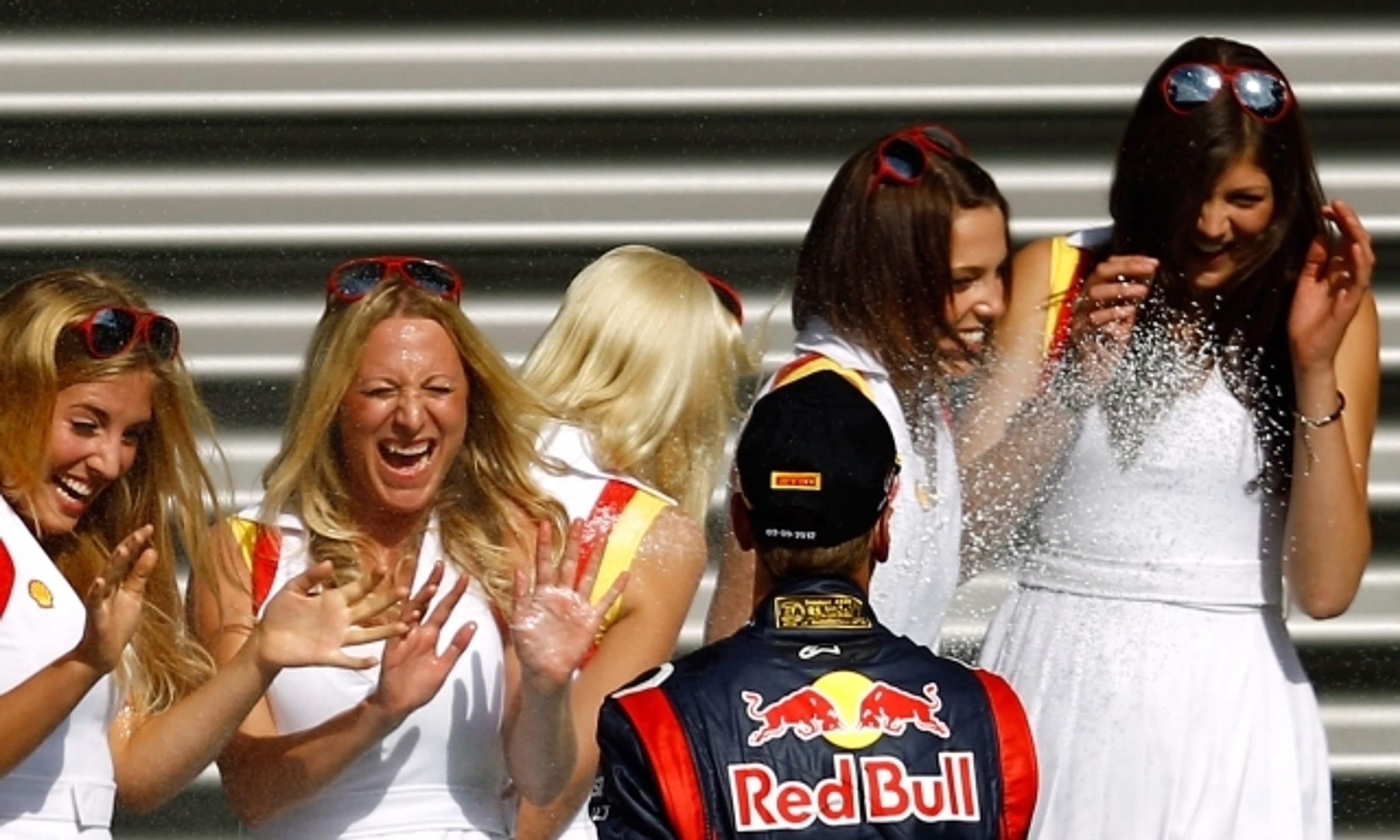 Krásné dívky ve světě F1 - 24 - GALERIE: Sexy zadečky, krásná prsa a dlouhé nohy v F1 (19/31)