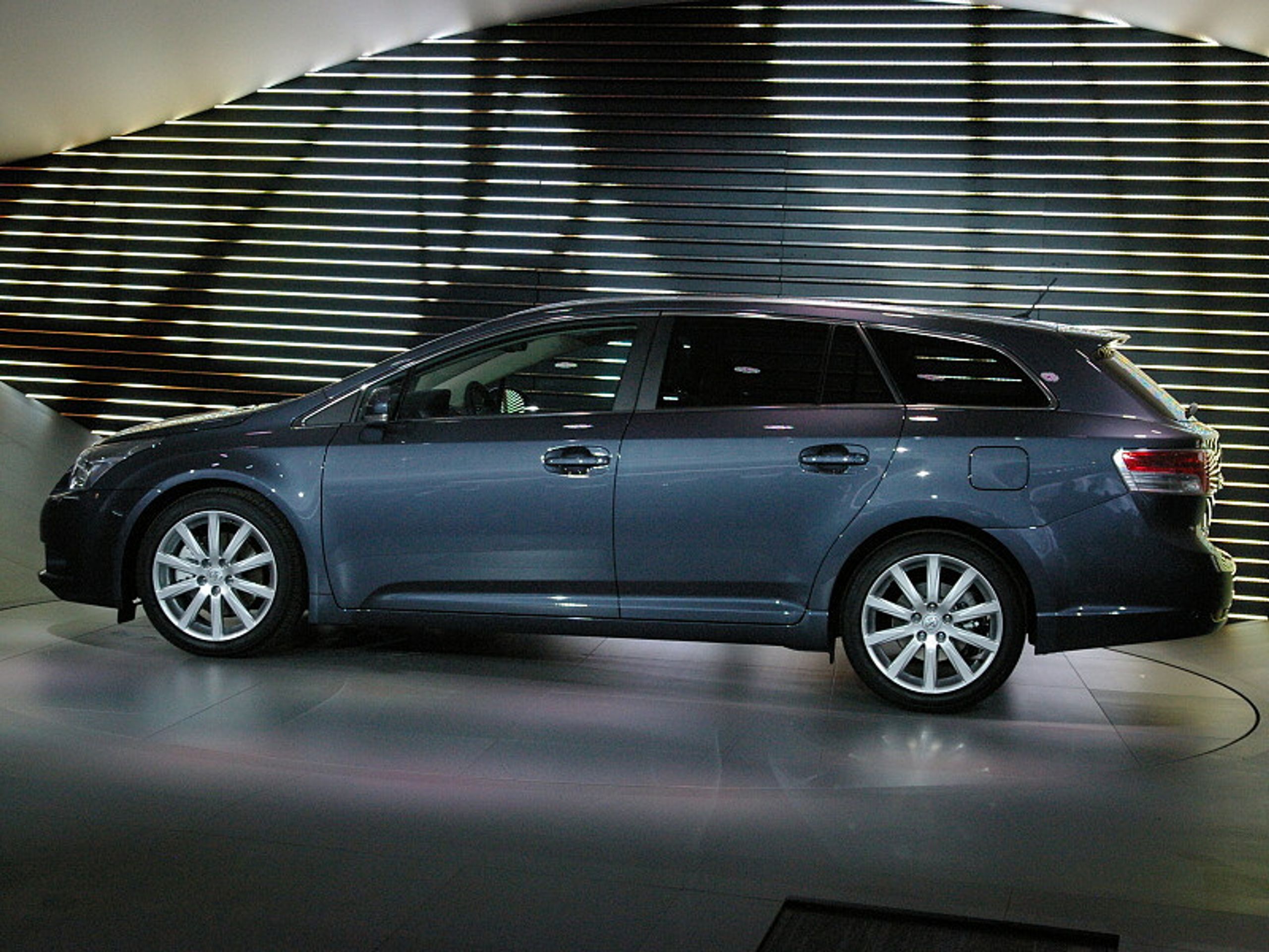 Toyota Avensis Combi - GALERIE paříž sériovky (27/36)