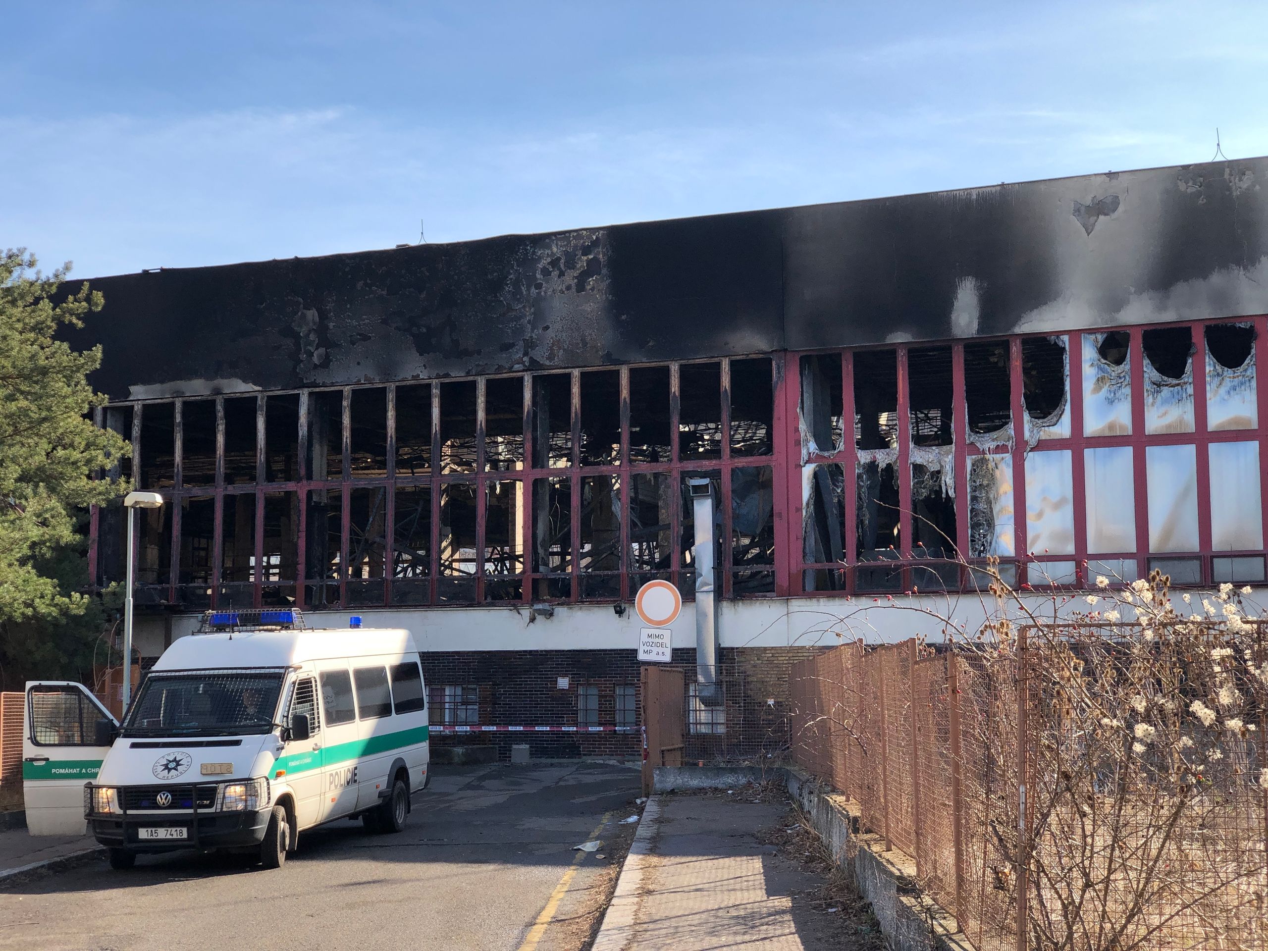Požár ve skladovací hale v pražské Michli - 1 - GALERIE: Požár ve skladovací hale v pražské Michli (4/4)