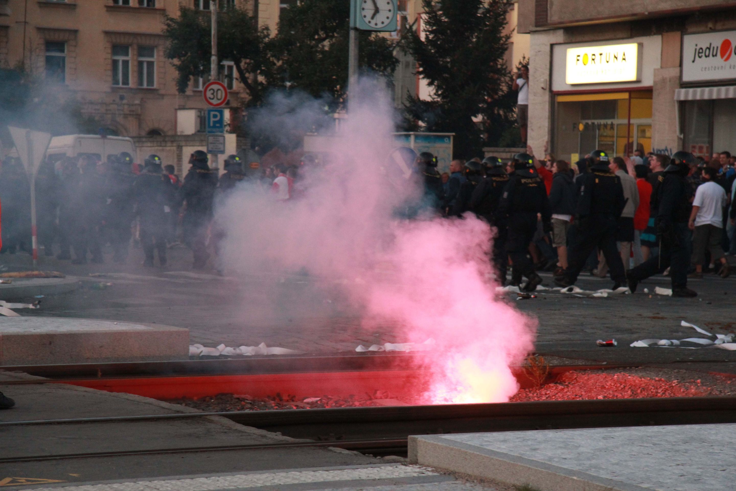 Derby pražských S - policie a fanoušci - 12 - GALERIE: Derby Sparta-Slavia (5/15)
