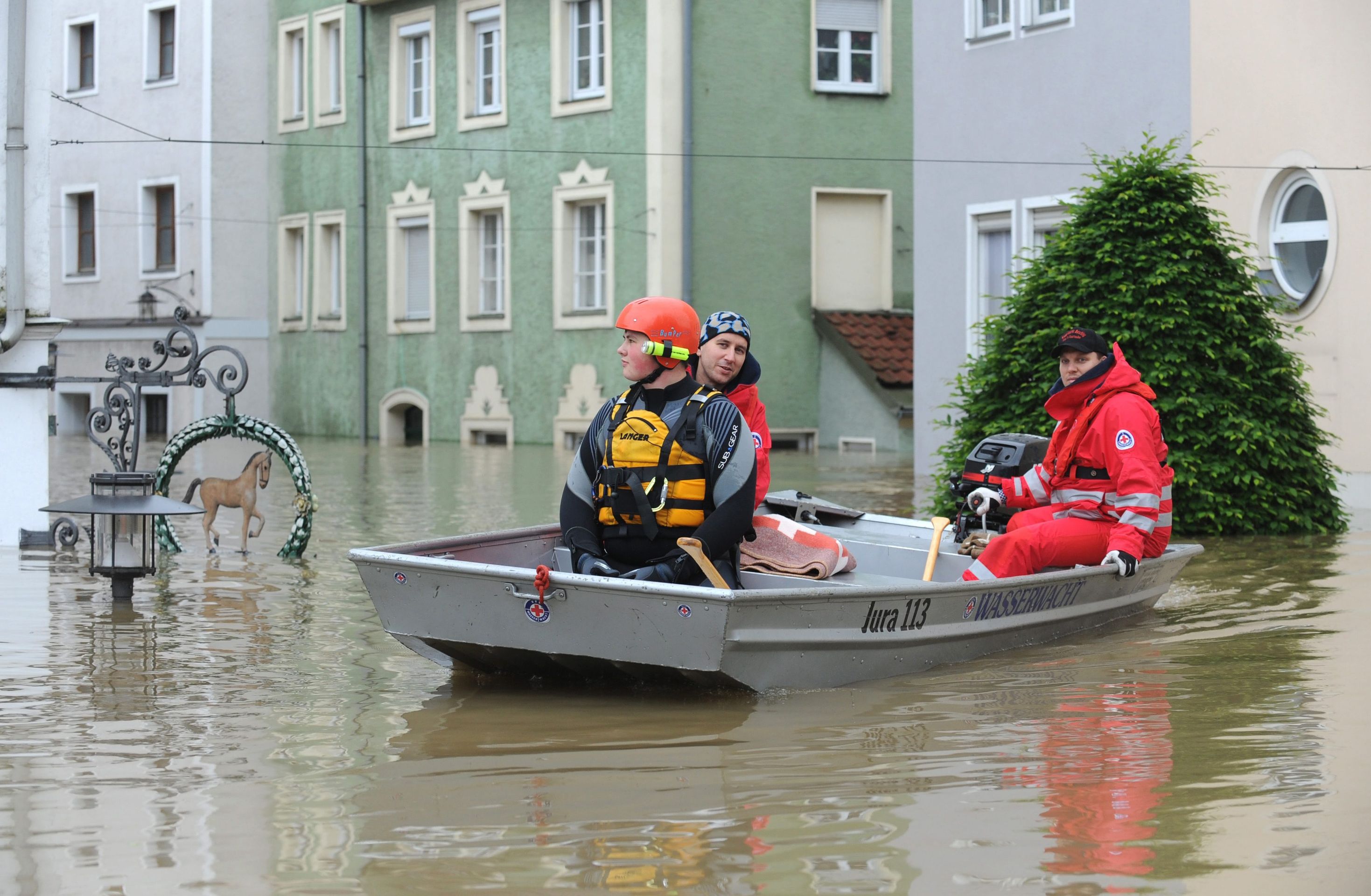 Povodně v Německu - GALERIE: Německem se valí stoletá voda. Slováci staví protipovodňové bariéry (3/6)