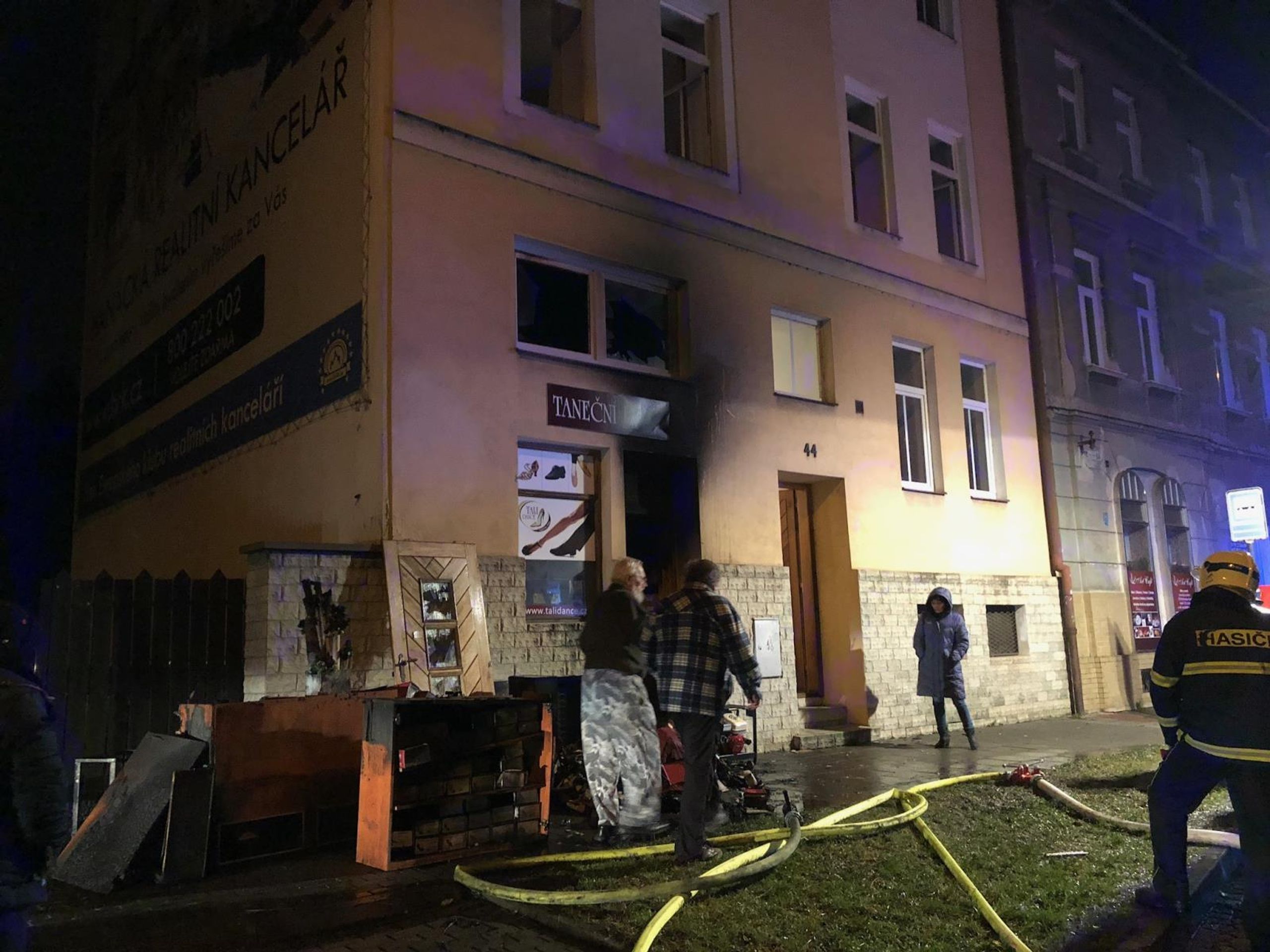 Požár prodejny obuvi v Olomouci - 3 - GALERIE: Požár prodejny obuvi v Olomouci (1/3)