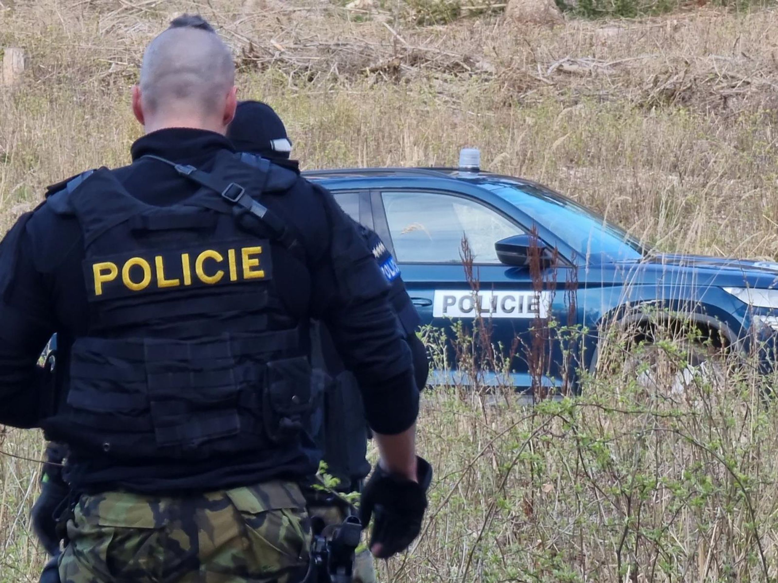 Policejní pátrání Svitávky - Dopadení podezřelého z dvojnásobné vraždy ve Svitávce (1/8)
