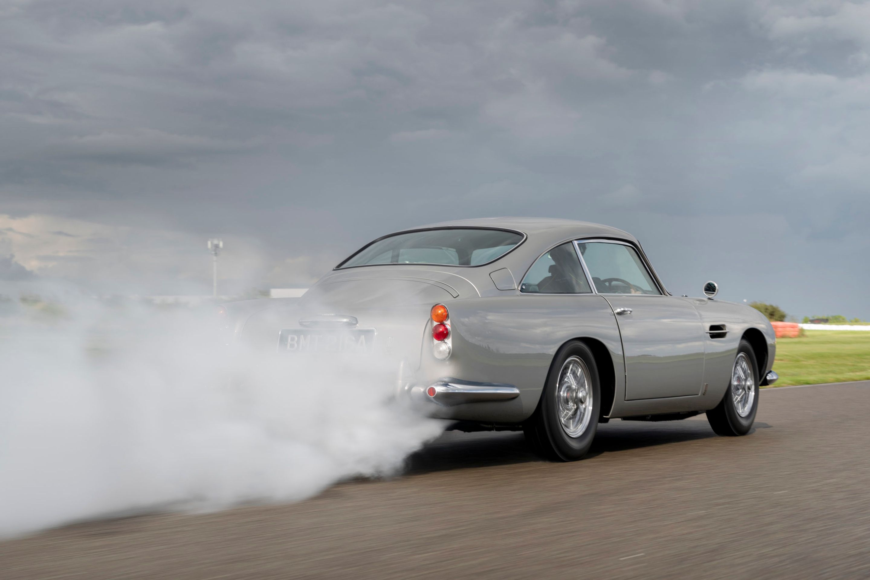 Aston Martin DB5 podle Jamese Bonda - 41 - Fotogalerie: Prohlédněte si výzbroj Aston Martin DB5 podle Jamese Bonda (16/32)