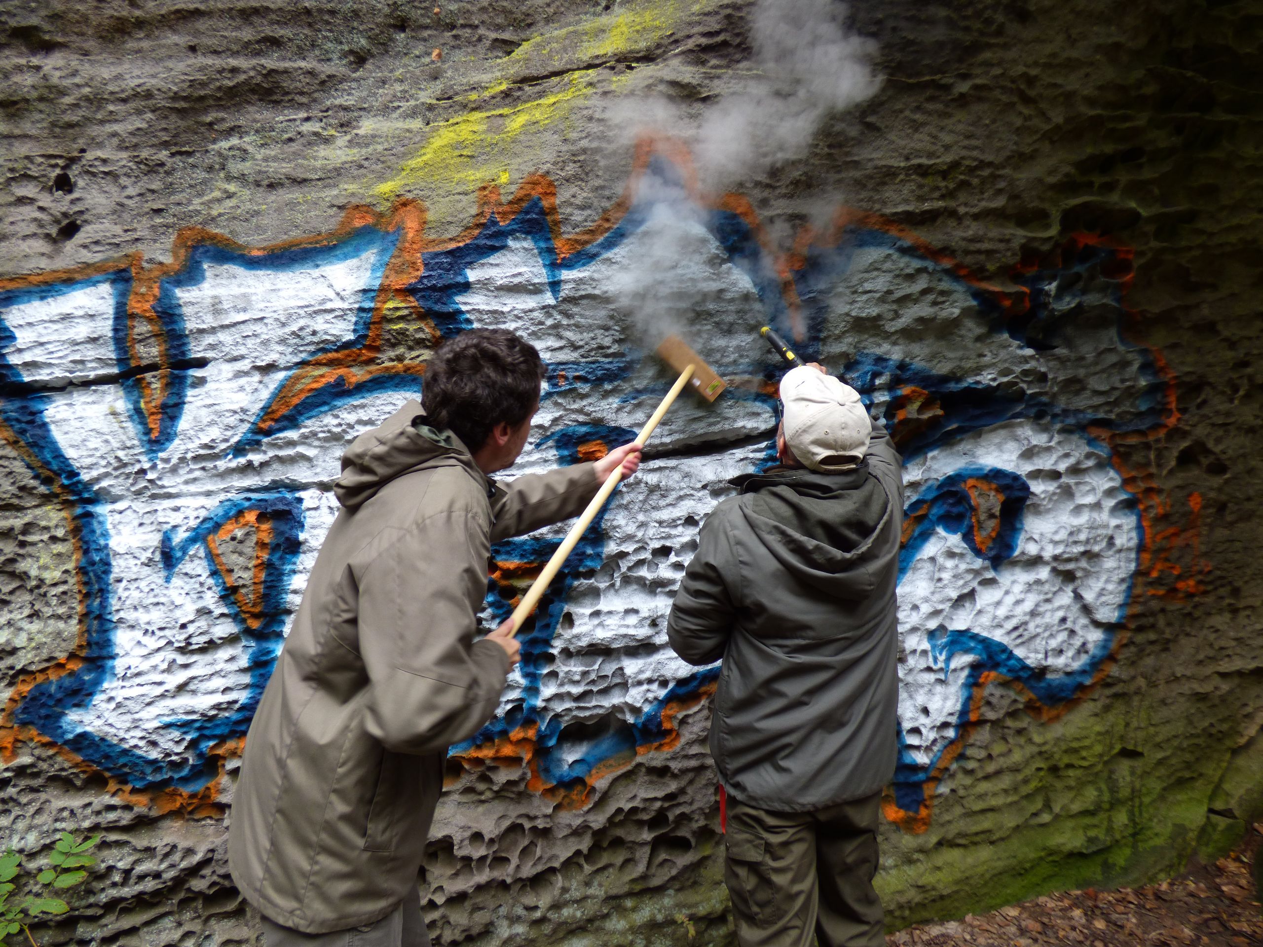 Odstranění graffiti v Edmundově soutěsce  (9) - Čištění graffiti v Edmundově soutěsce (11/16)